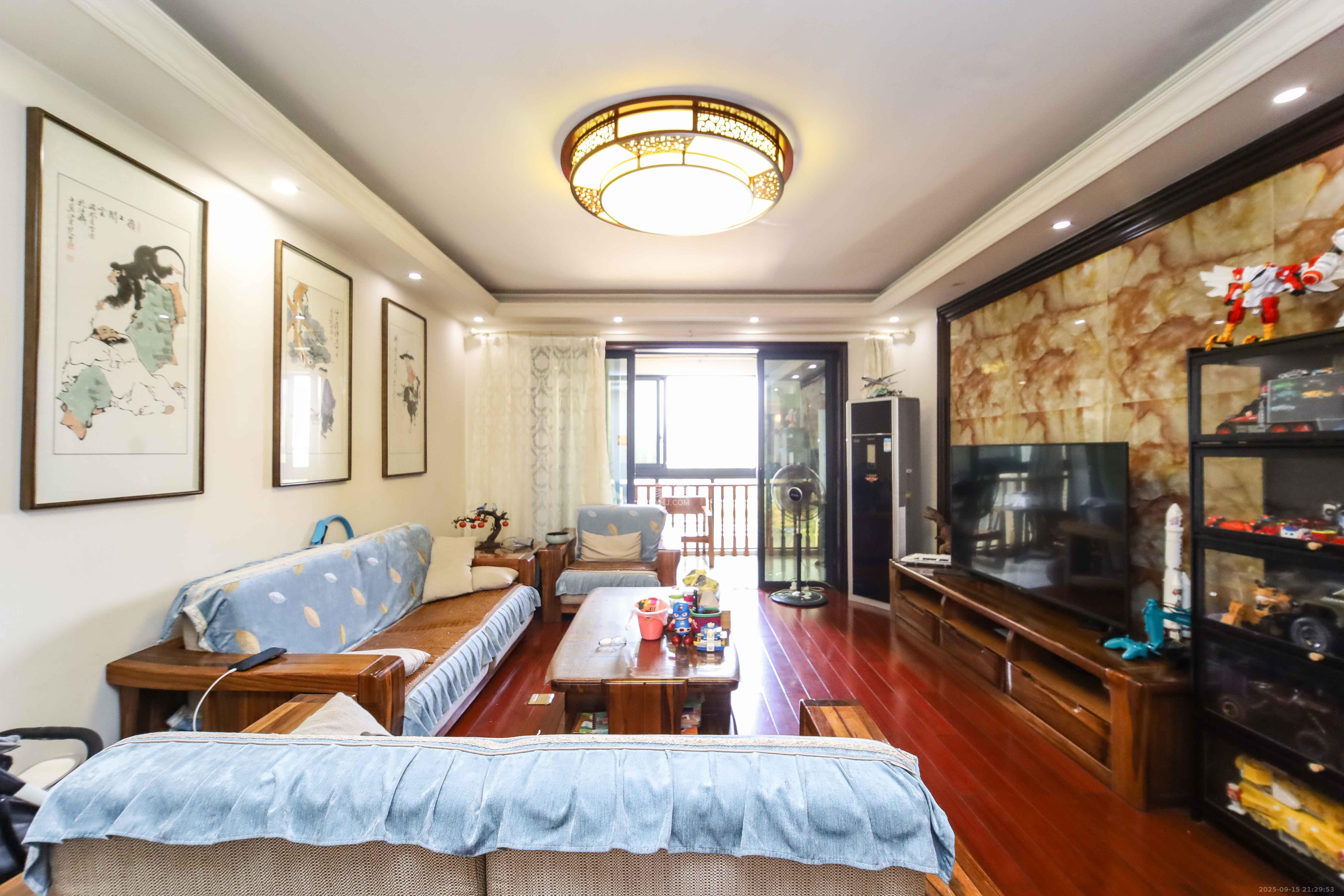 长房白沙湾  4室2厅2卫    175.0万 长房白沙湾  4室2厅2卫    175.0万客厅