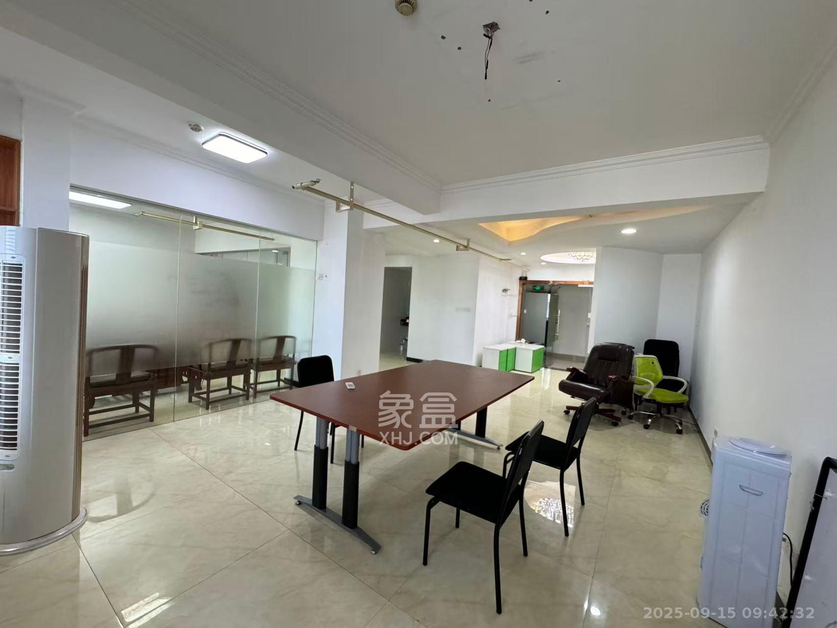 长房中庭国际(东郡华蓉广场) 2室1厅1卫 6300.0元/月 长房中庭国际(东郡华蓉广场) 2室1厅1卫 6300.0元/月室内图