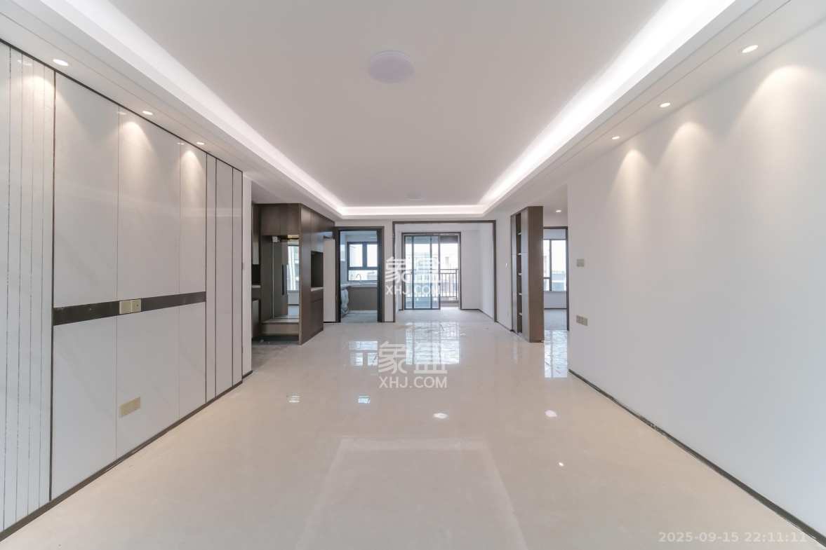 荣盛城  3室2厅2卫    105.8万 荣盛城  3室2厅2卫    105.8万客厅