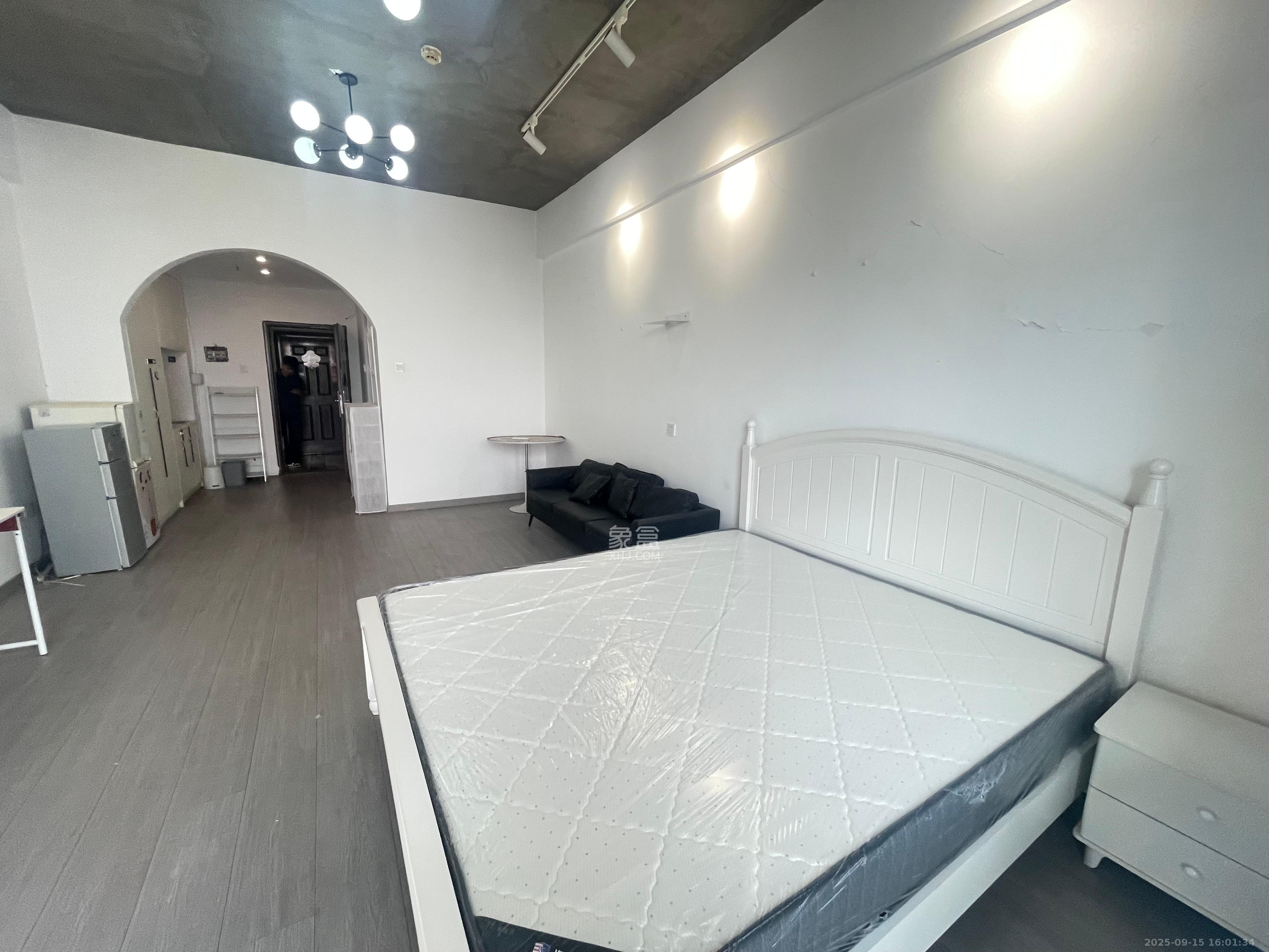 YO领域(领御大厦) 1室1厅1卫 1800.0元/月 YO领域(领御大厦) 1室1厅1卫 1800.0元/月室内图