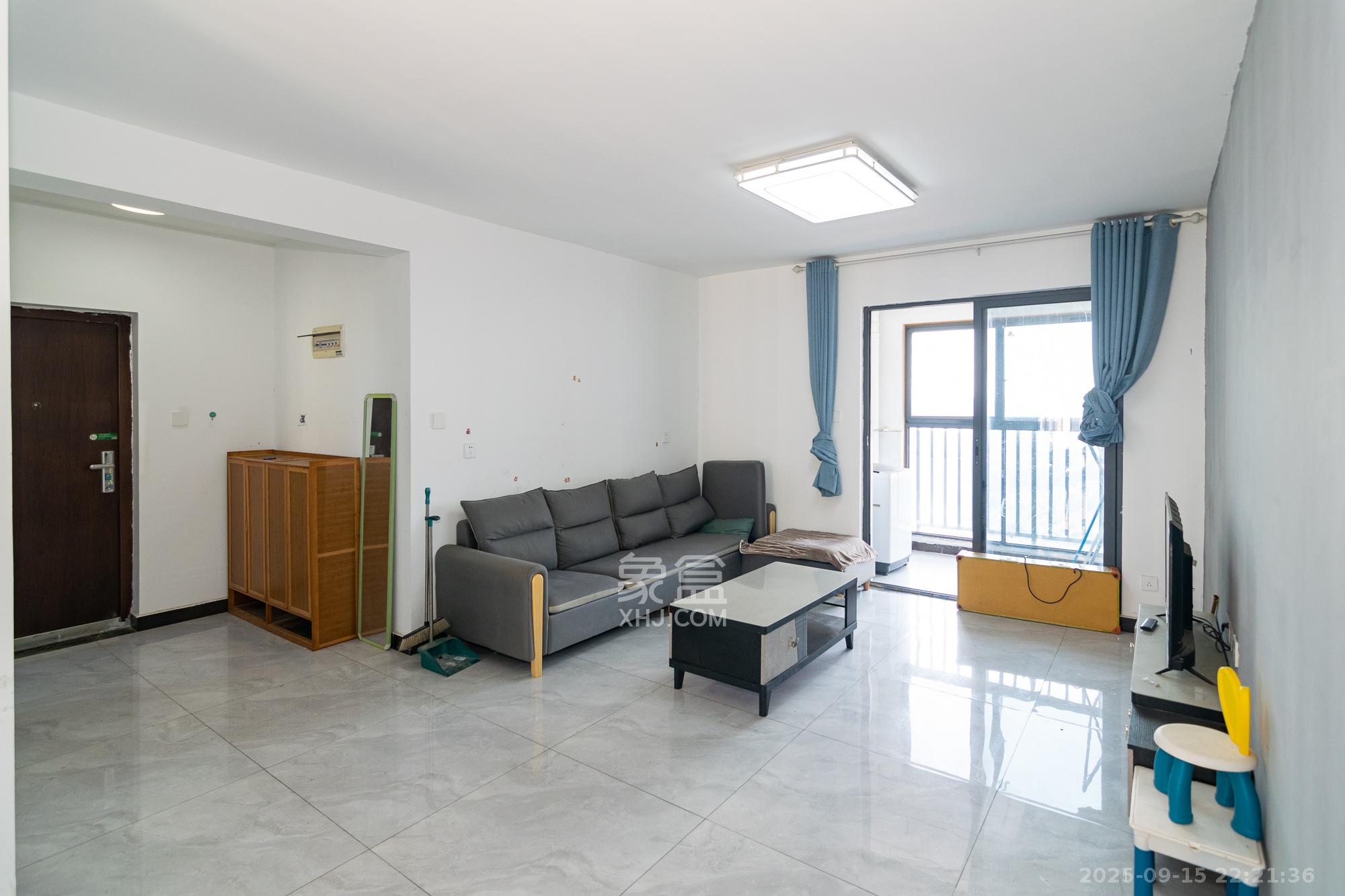 中粮鸿云 3室2厅2卫 60.0万 中粮鸿云 3室2厅2卫 60.0万客厅