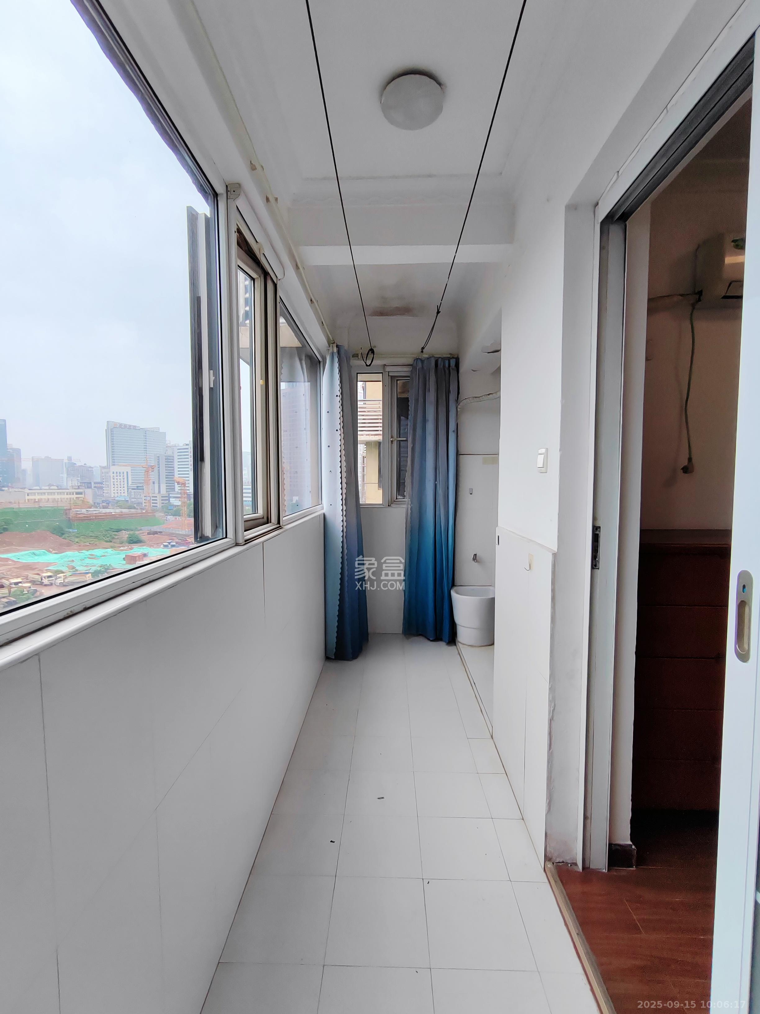 三重星都心  3室2厅2卫    2500.0元/月 三重星都心  3室2厅2卫    2500.0元/月室内图