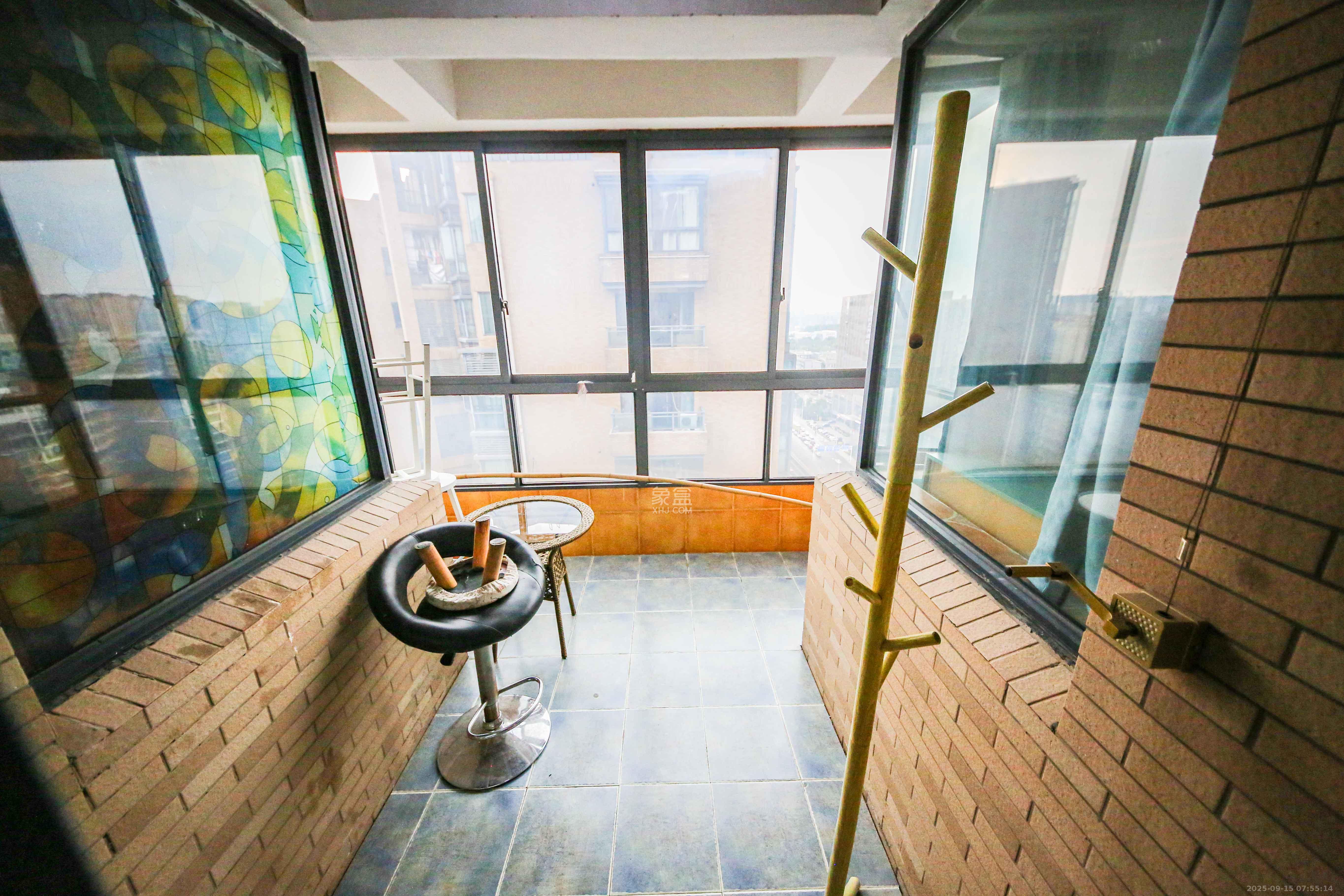 湘府9号 3室2厅2卫 138.0万 湘府9号 3室2厅2卫 138.0万阳台