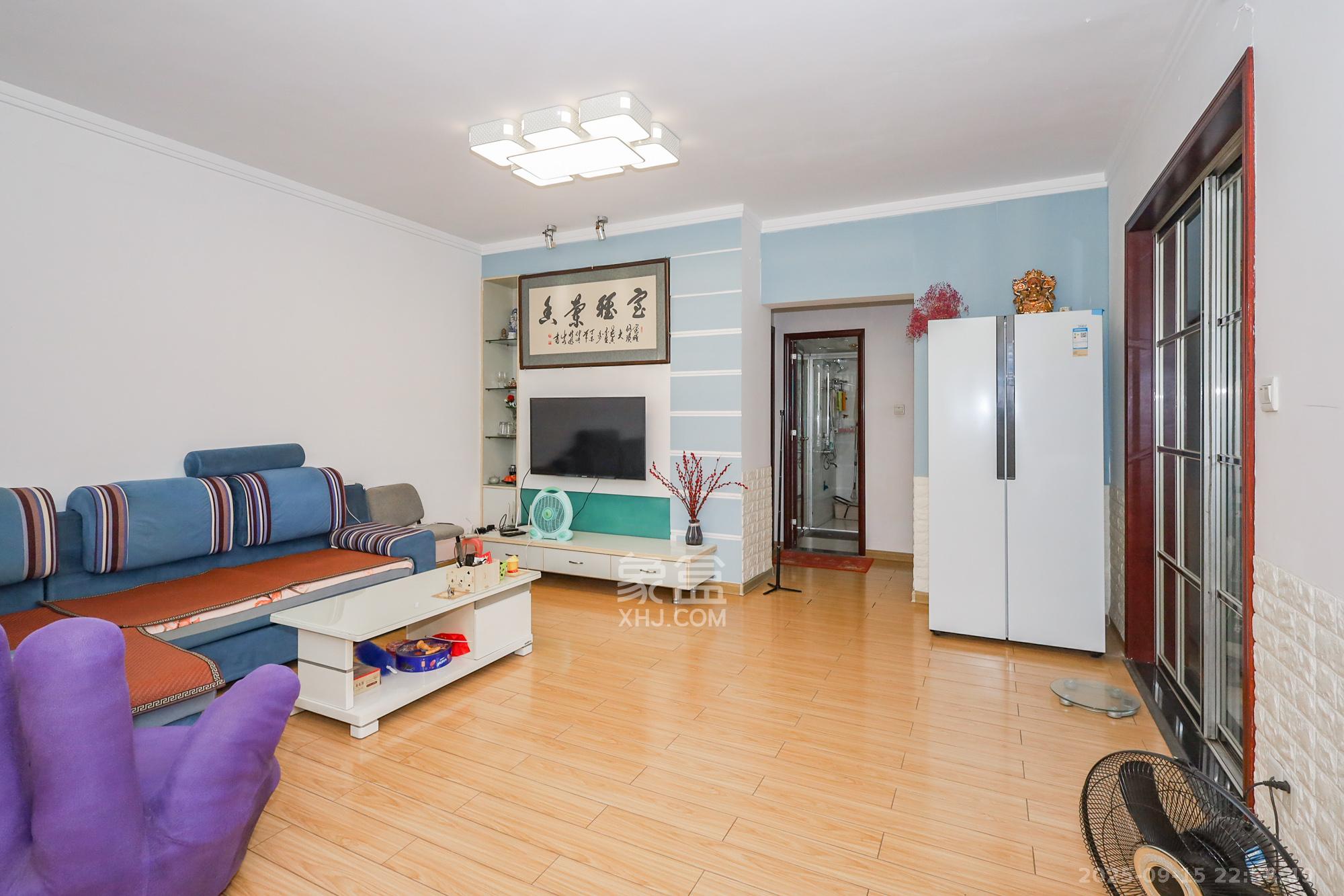 金麓西岸和苑 2室2厅1卫 63.0万 金麓西岸和苑 2室2厅1卫 63.0万客厅