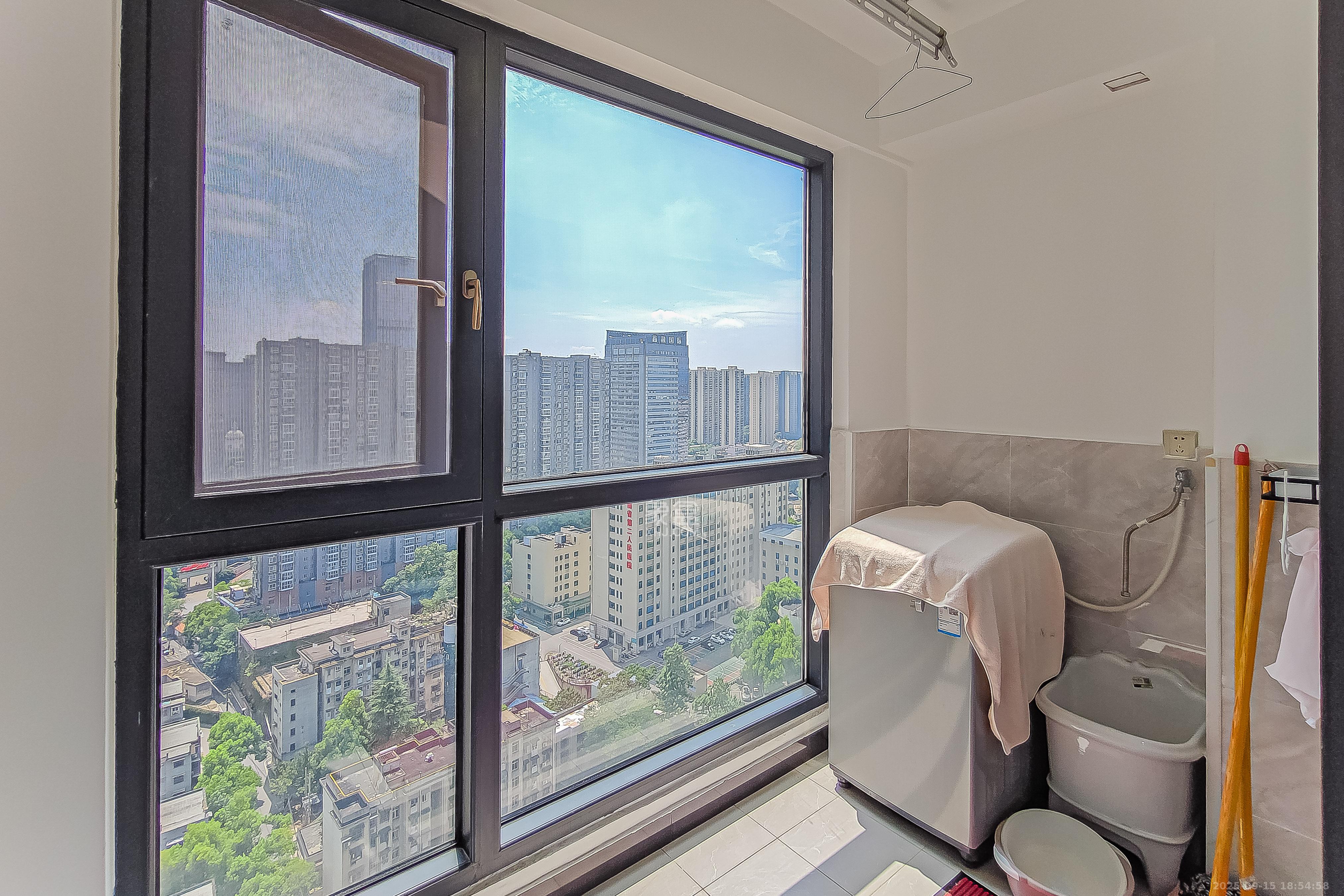 建发中央公园(建发美地)  3室2厅1卫    160.0万 建发中央公园(建发美地)  3室2厅1卫    160.0万阳台