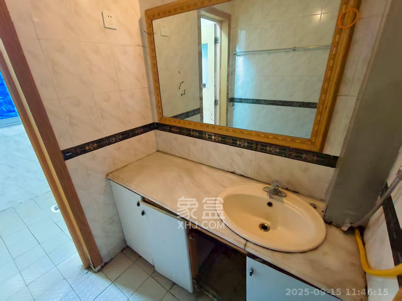 刑警之家  3室2厅2卫    2000.0元/月室内图