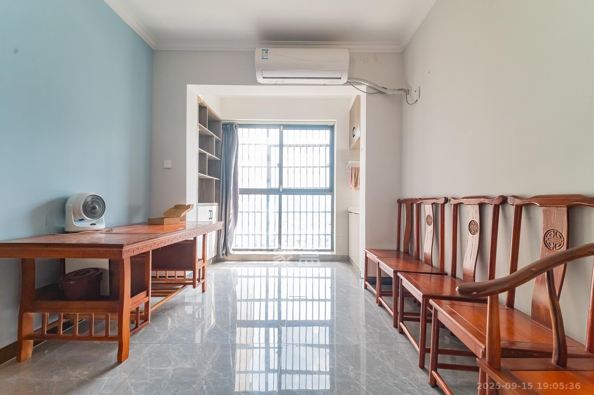 深业喜汇 2室2厅1卫 56.0万 深业喜汇 2室2厅1卫 56.0万客厅