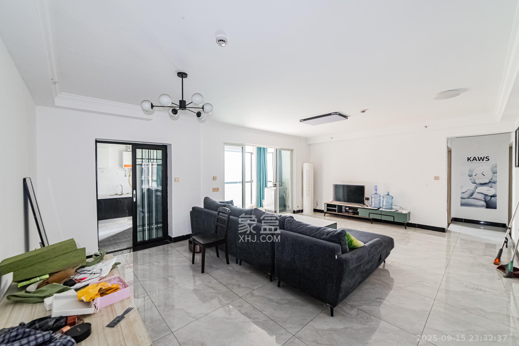 北辰三角洲E7区  4室2厅2卫    255.0万客厅