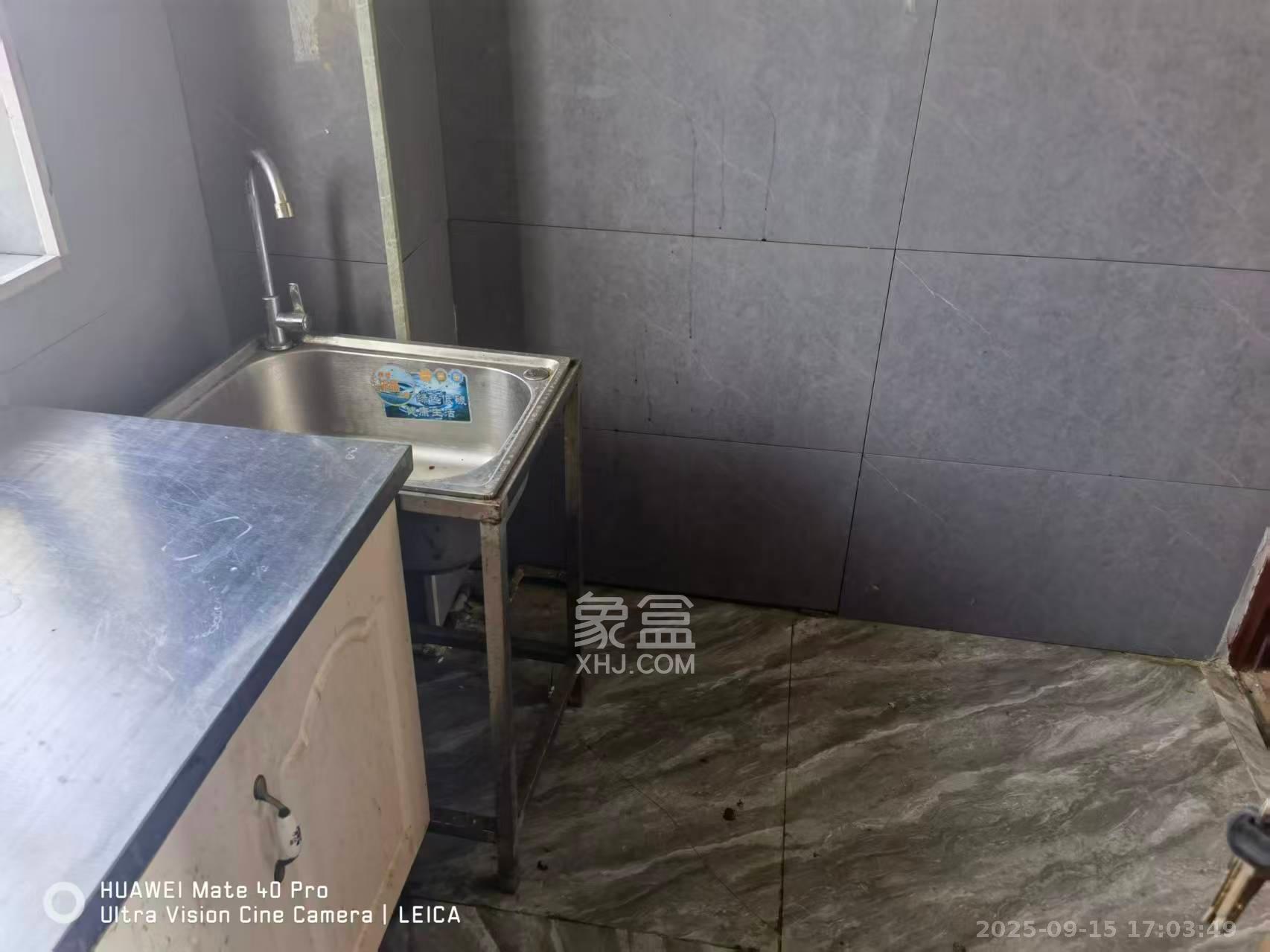 石岭小区A区 2室1厅1卫 1100.0元/月 石岭小区A区 2室1厅1卫 1100.0元/月室内图