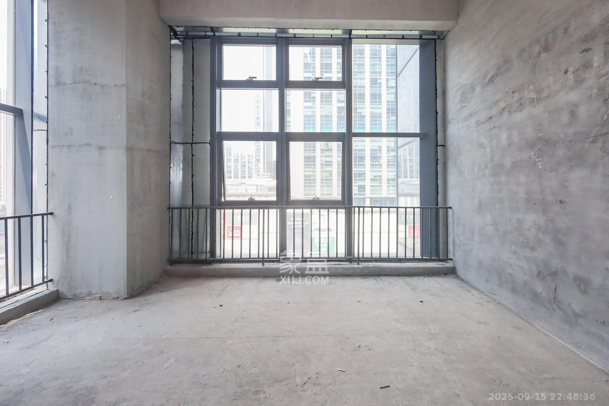 卓越中寰 1室0厅0卫 62.98万 卓越中寰 1室0厅0卫 62.98万客厅