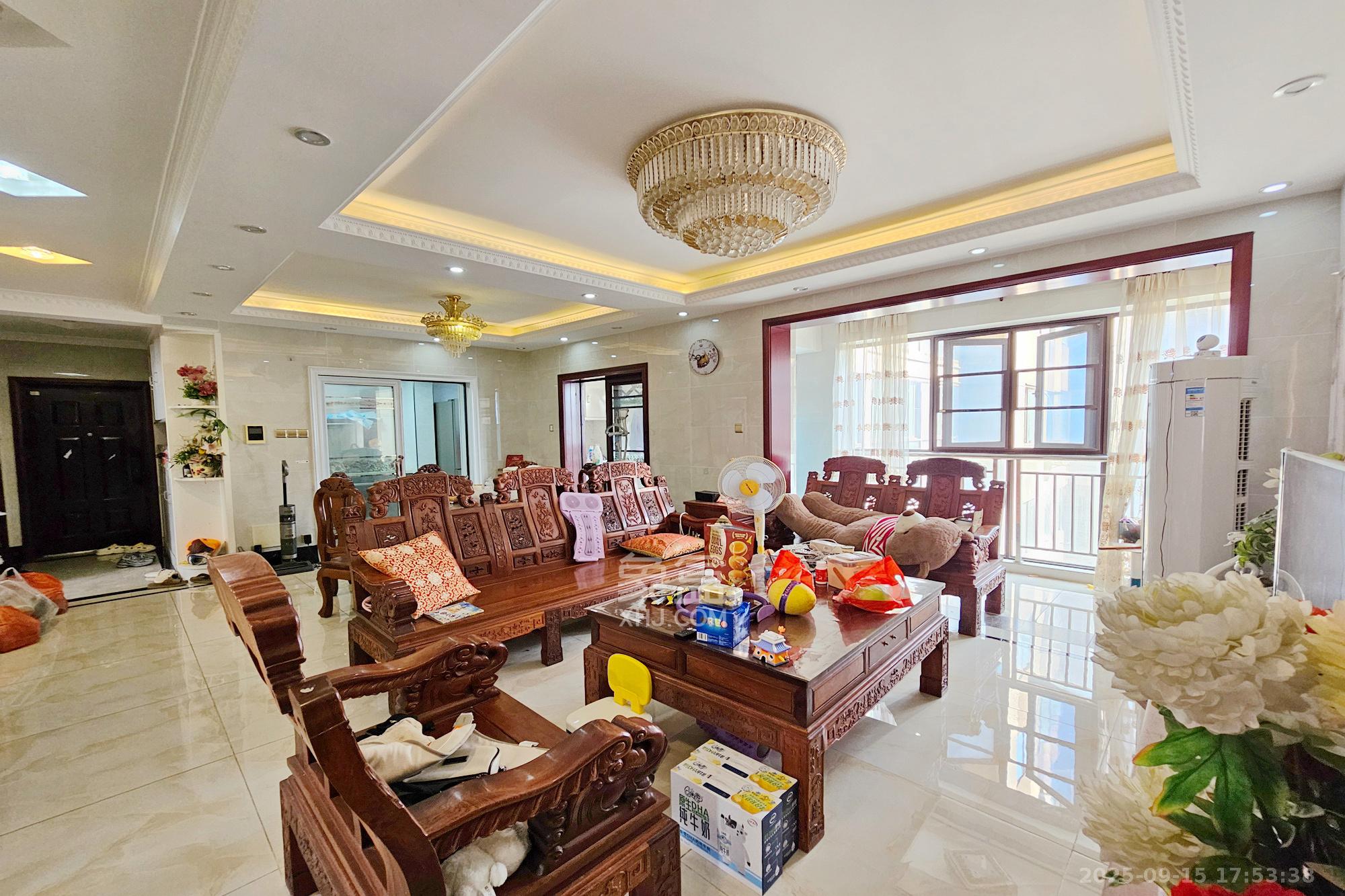 雨花公馆(紫苔名苑) 4室2厅2卫 155.0万 雨花公馆(紫苔名苑) 4室2厅2卫 155.0万客厅