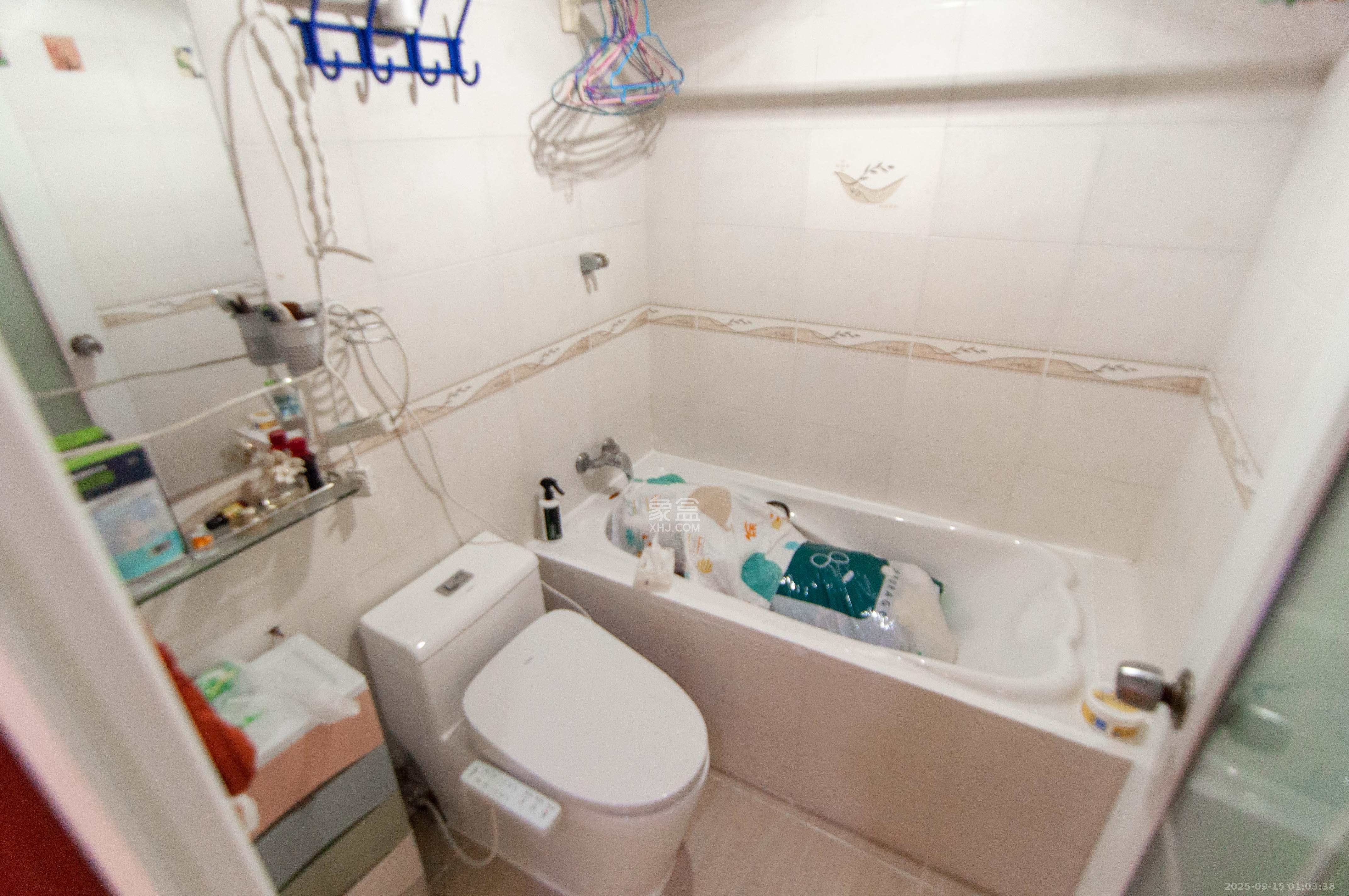 广厦新苑  4室2厅2卫    138.0万卫生间