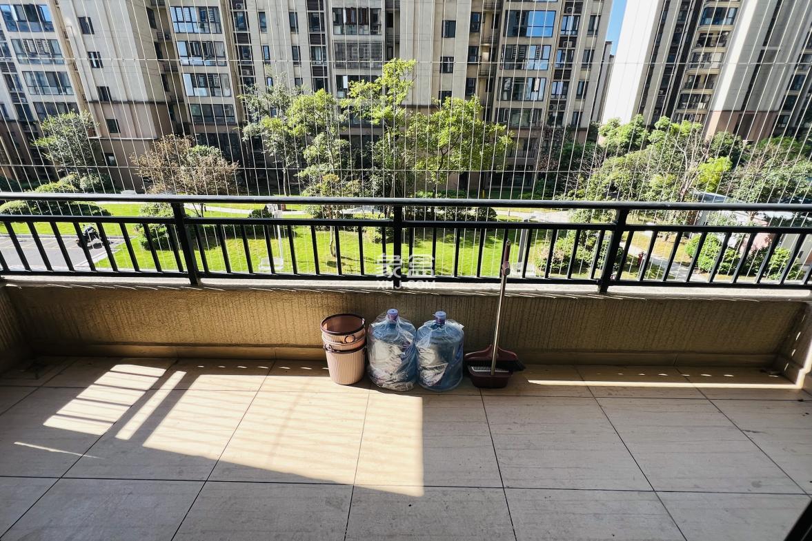 碧桂园 4室2厅2卫 2400.0元/月 碧桂园 4室2厅2卫 2400.0元/月户型图