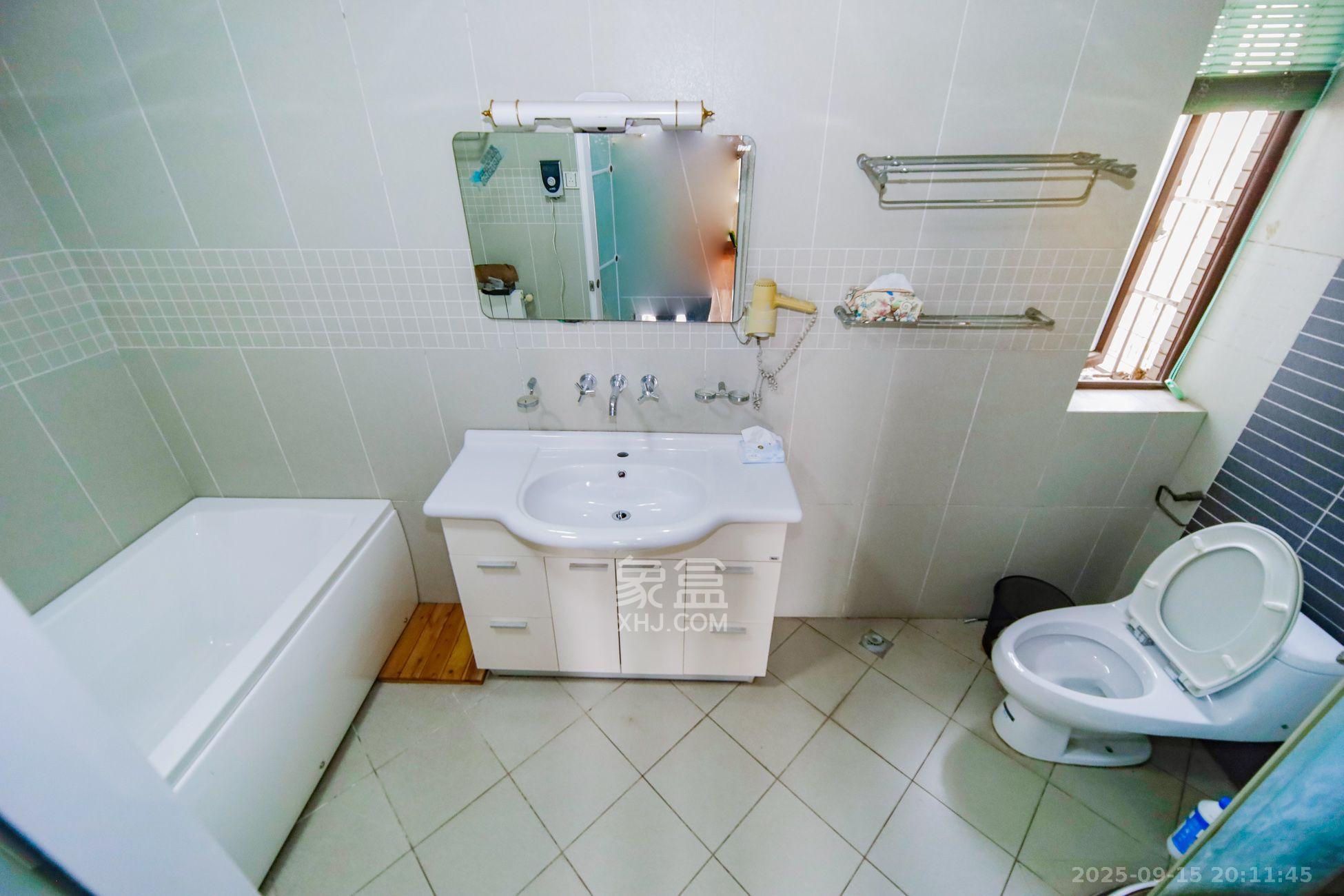 鑫天山水洲城 6室2厅3卫 5600.0元/月 鑫天山水洲城 6室2厅3卫 5600.0元/月室内图