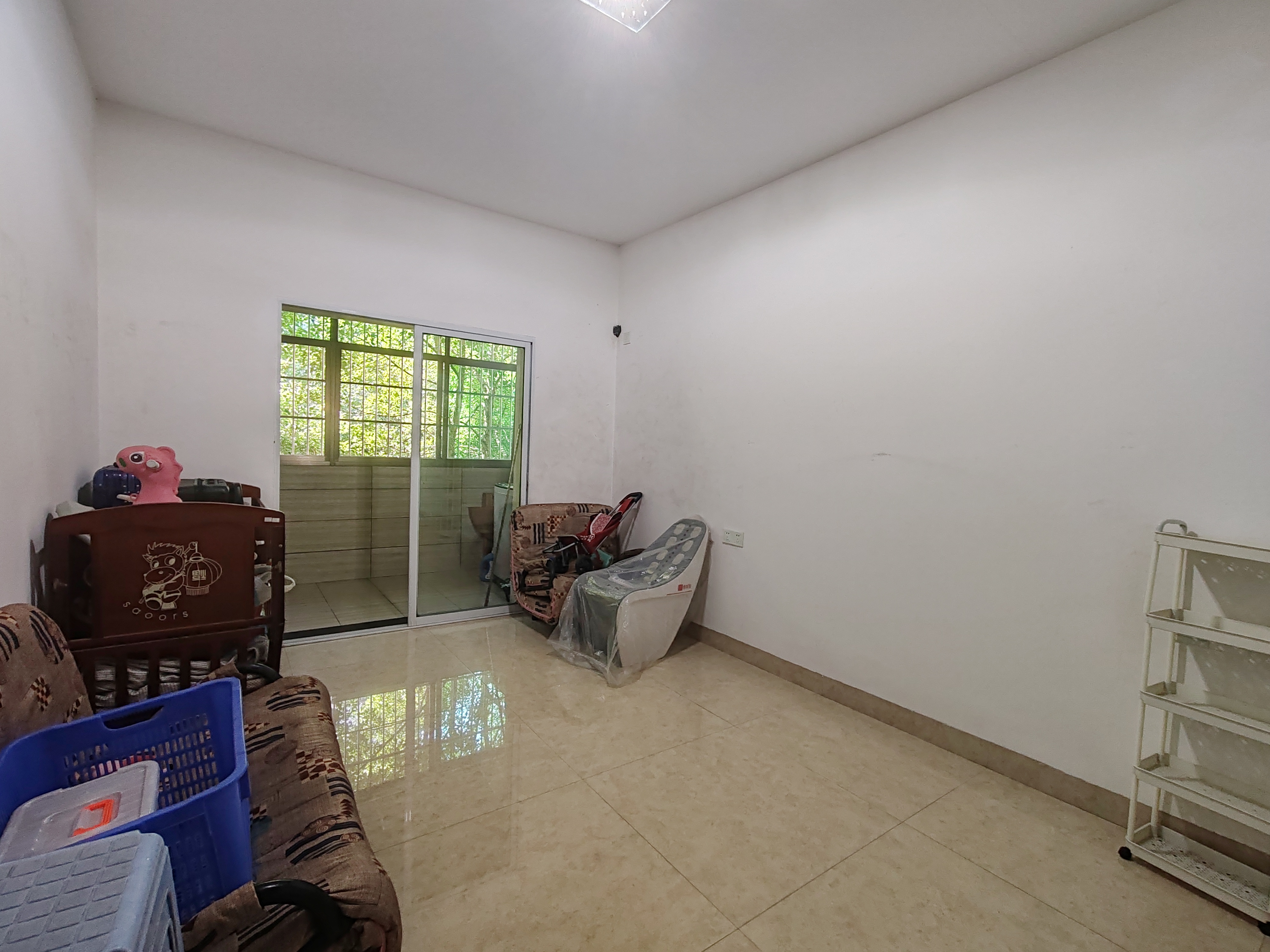 互助小区 3室2厅2卫 1200.0元/月 互助小区 3室2厅2卫 1200.0元/月室内图