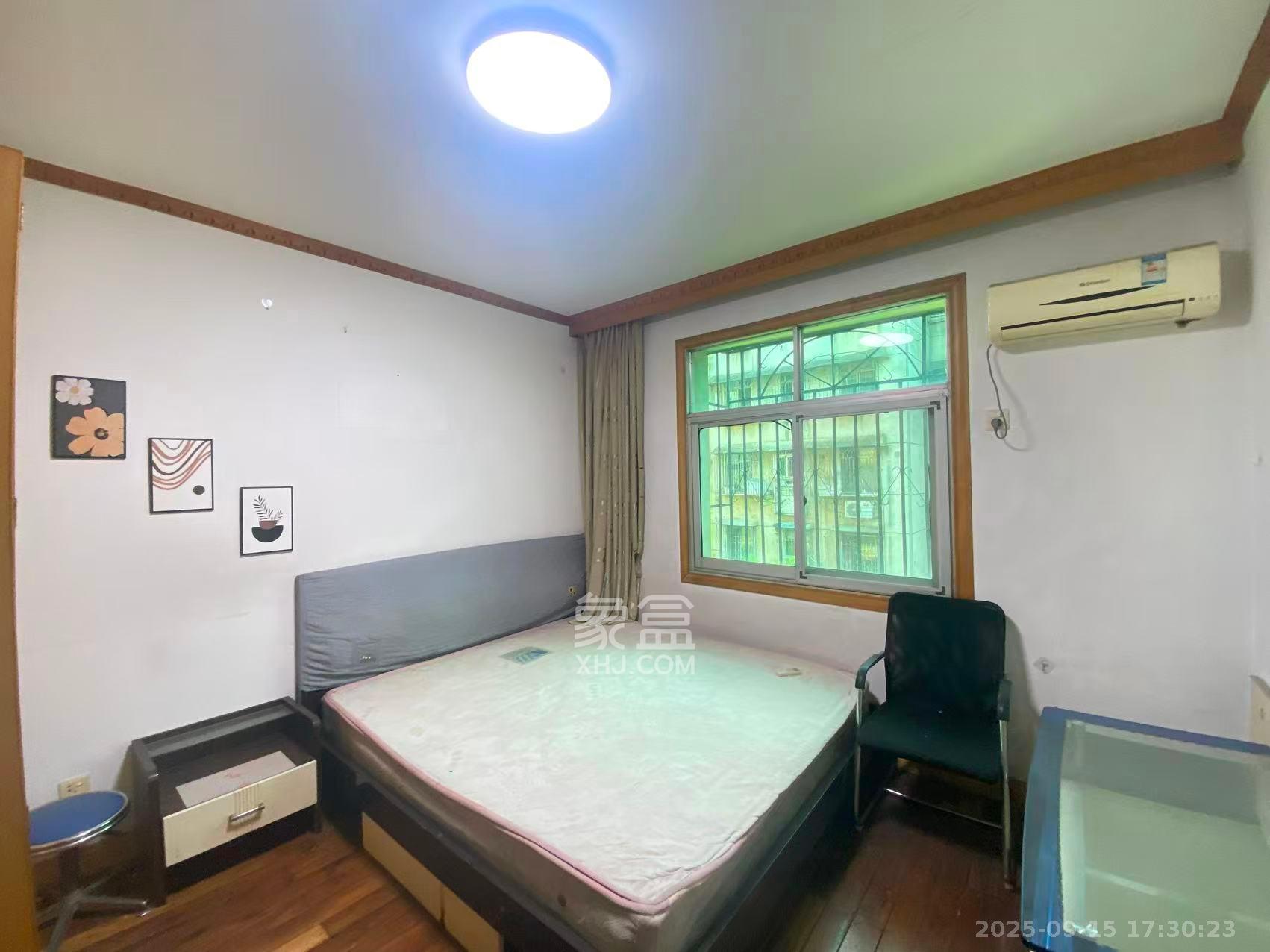 恒达花园  3室2厅1卫    2000.0元/月室内图