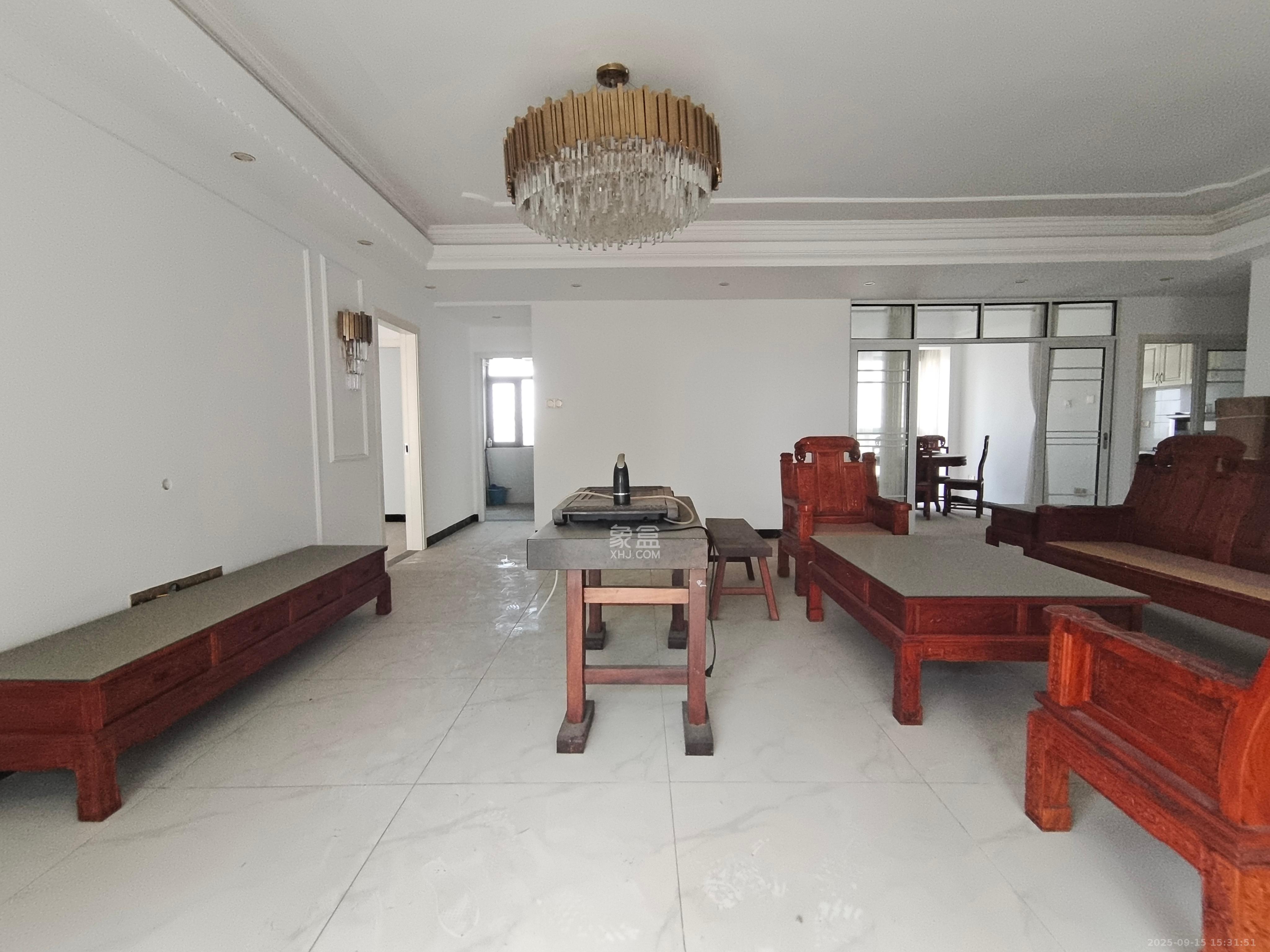 藏珑湖上国际花园  3室2厅2卫    3500.0元/月室内图