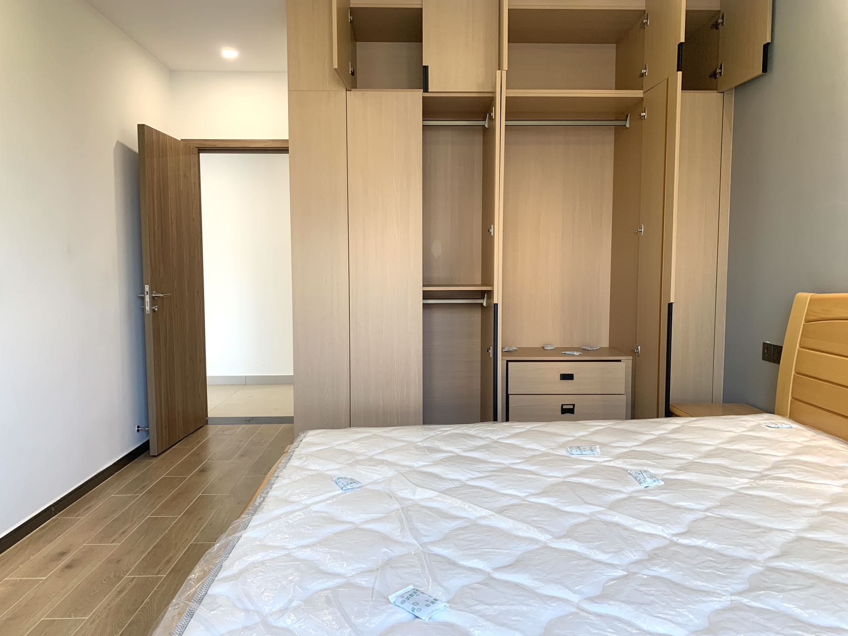 海航豪庭南苑 3室2厅1卫 275.0万 海航豪庭南苑 3室2厅1卫 275.0万客厅