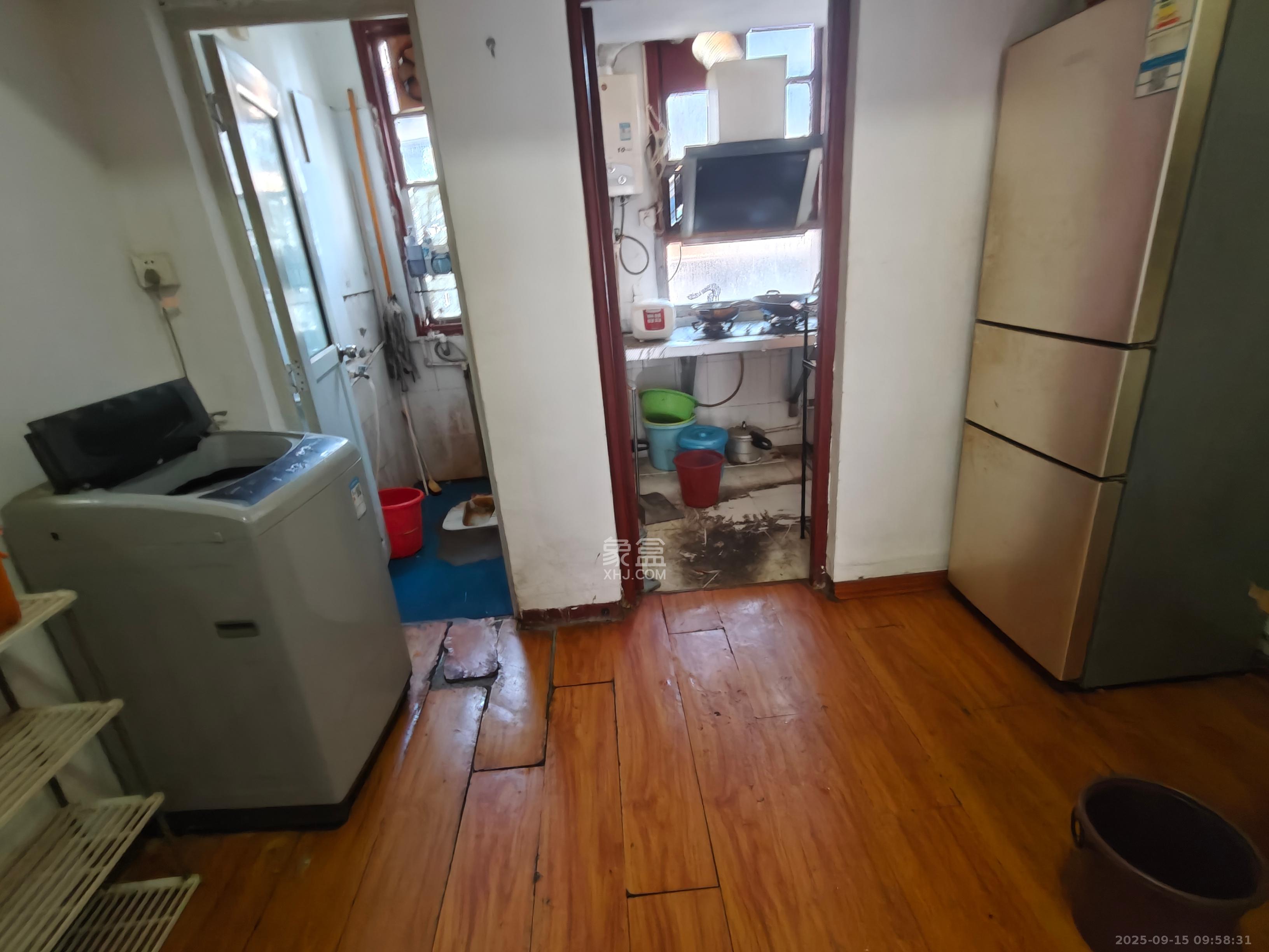 桐荫里社区  2室1厅1卫    1500.0元/月 桐荫里社区  2室1厅1卫    1500.0元/月室内图