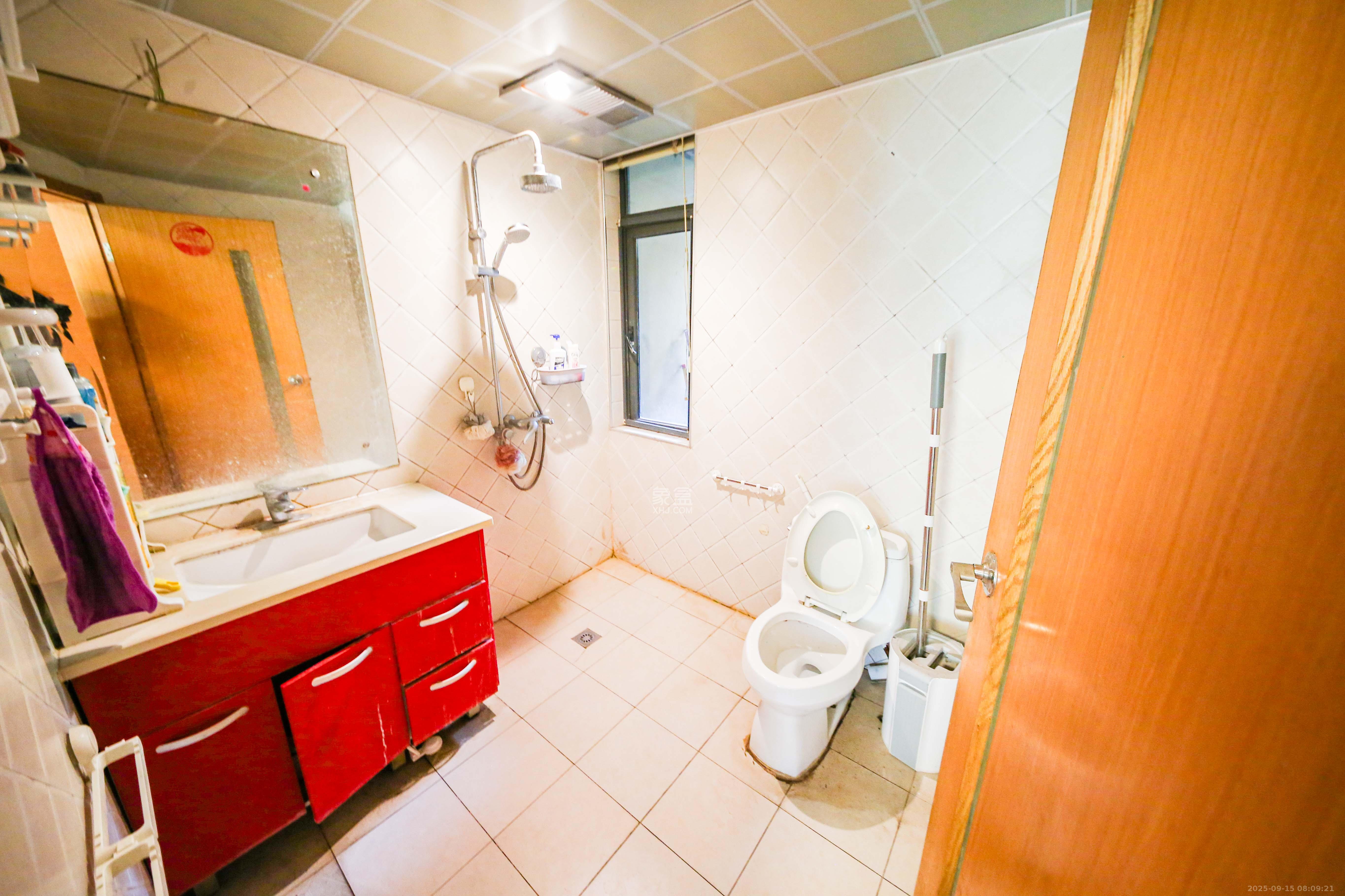 博林金谷 3室2厅2卫 168.0万 博林金谷 3室2厅2卫 168.0万卫生间