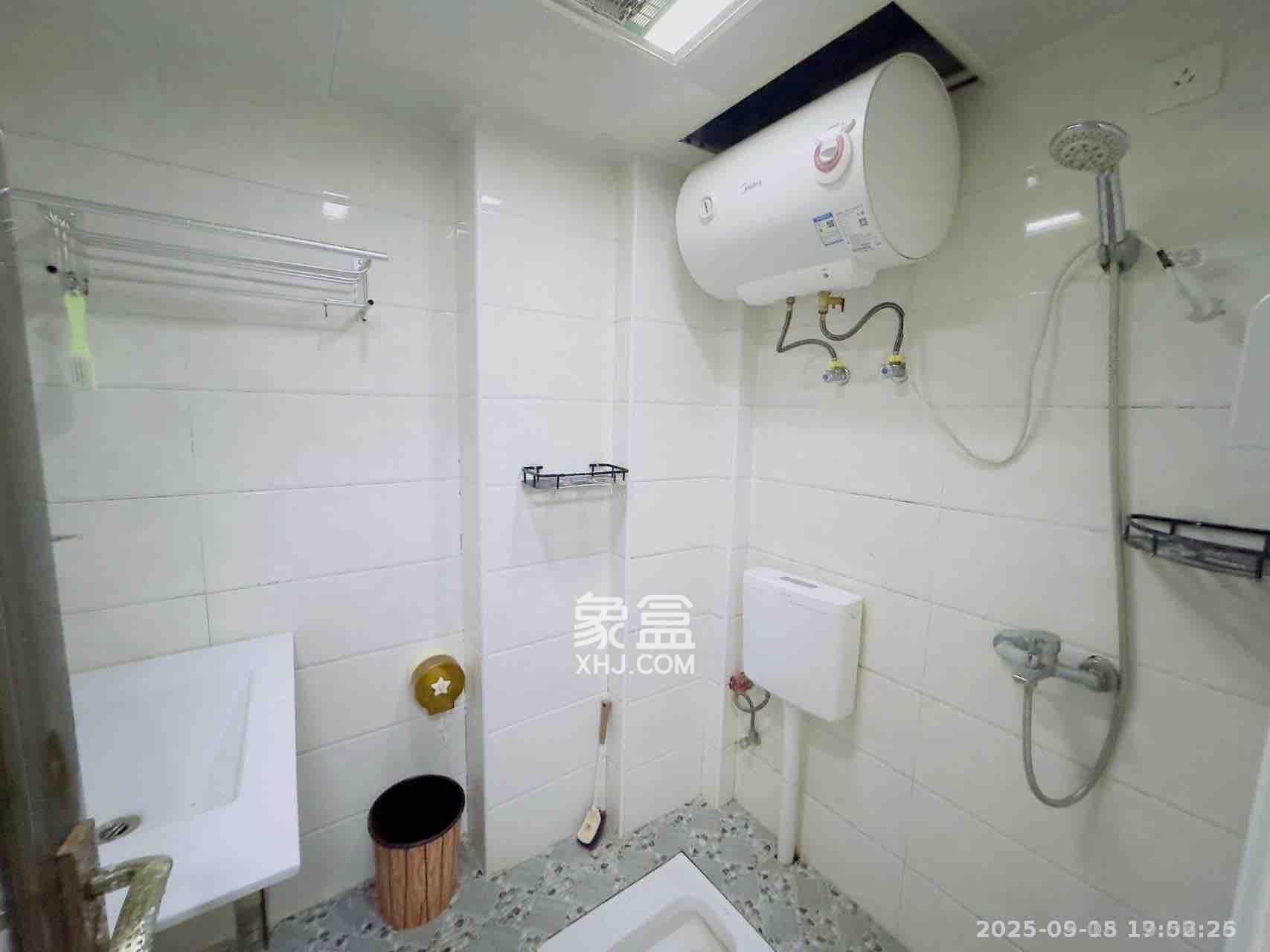 保利麓谷林语I区  1室1厅1卫   1280.00元/月室内图