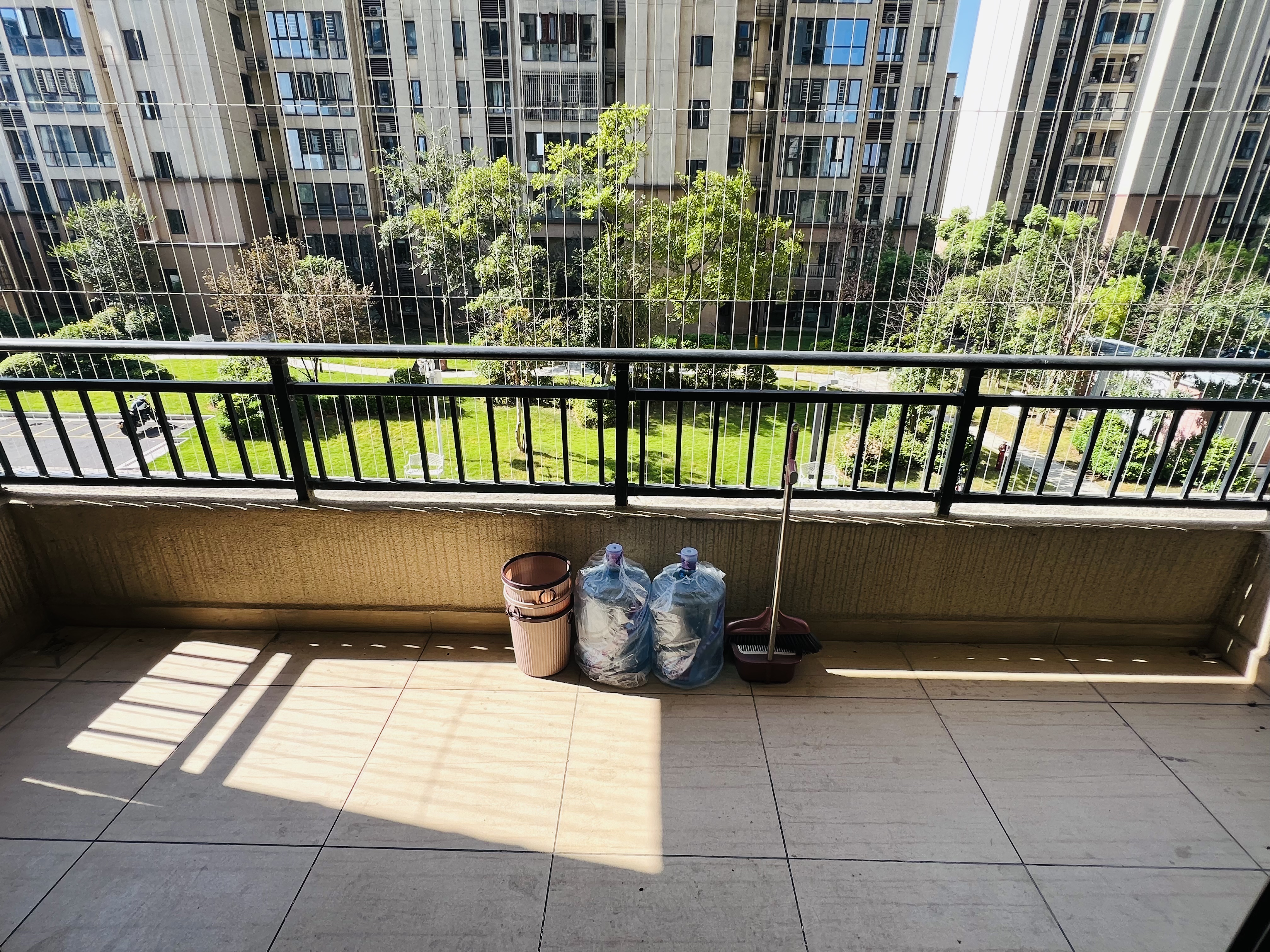 碧桂园 4室2厅2卫 2400.0元/月 碧桂园 4室2厅2卫 2400.0元/月室内图