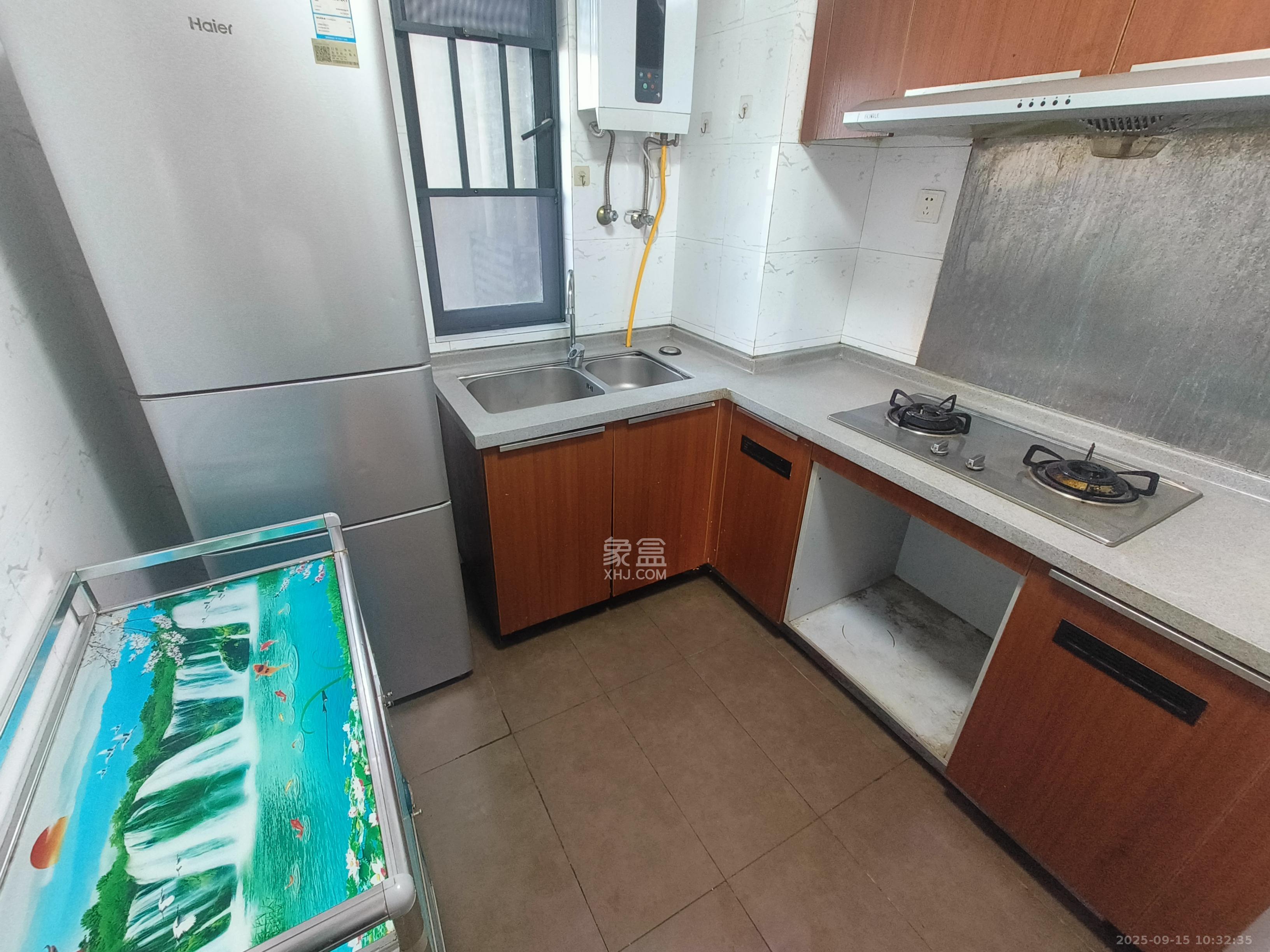 万科城  1室2厅1卫    2400.0元/月室内图