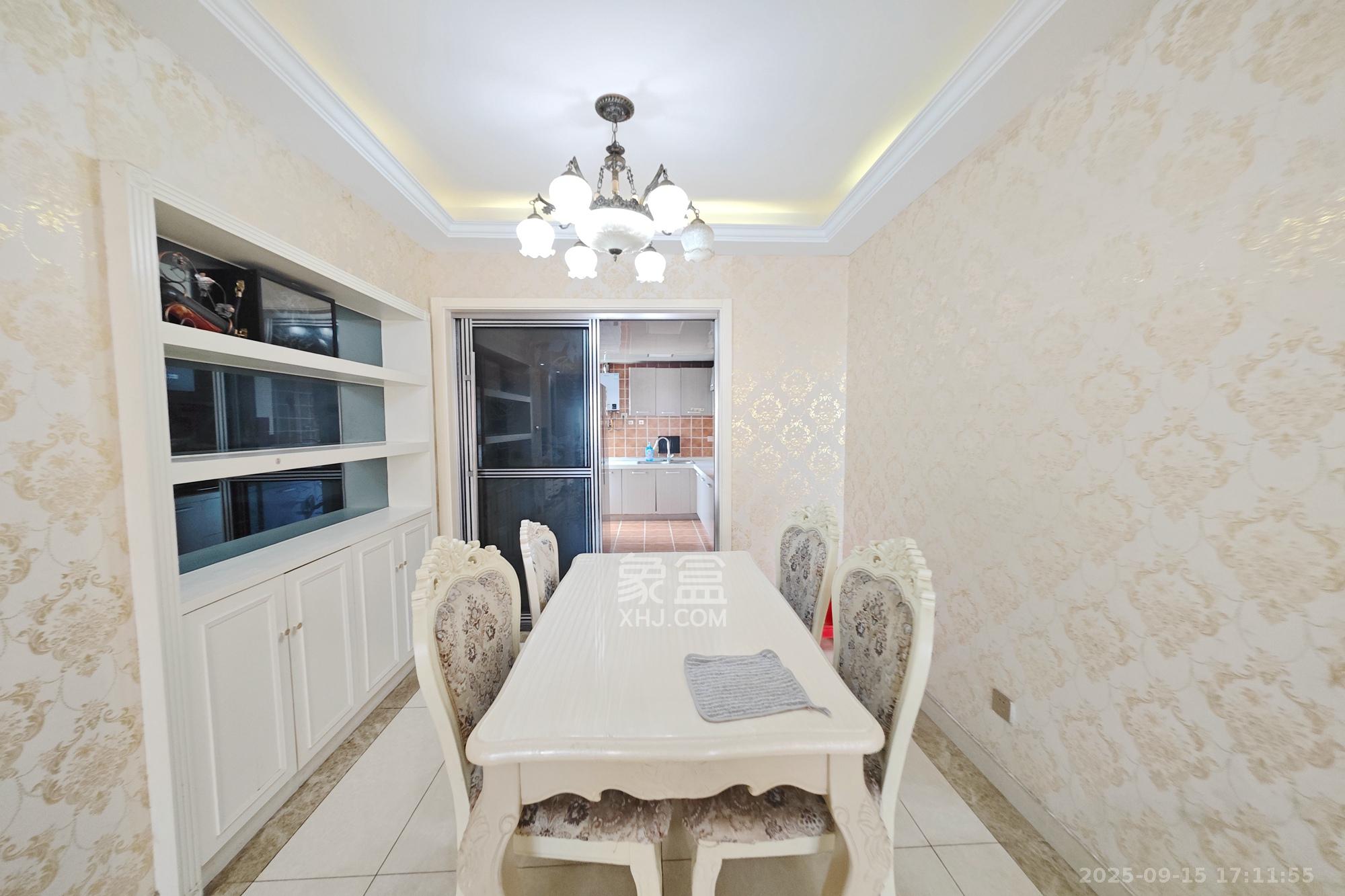 芒果天地(芒果雅苑)  3室2厅1卫    90.0万客厅