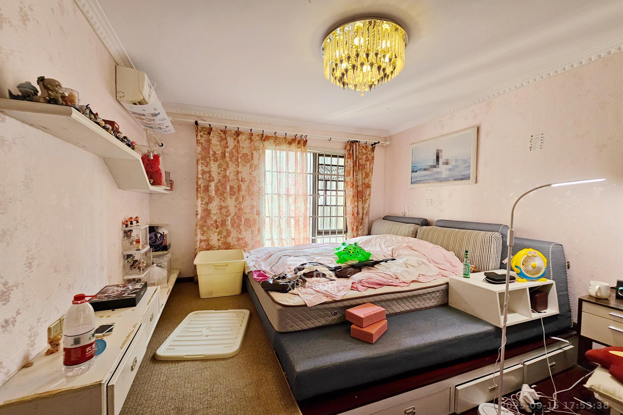 雨花公馆(紫苔名苑) 4室2厅2卫 155.0万 雨花公馆(紫苔名苑) 4室2厅2卫 155.0万卧室