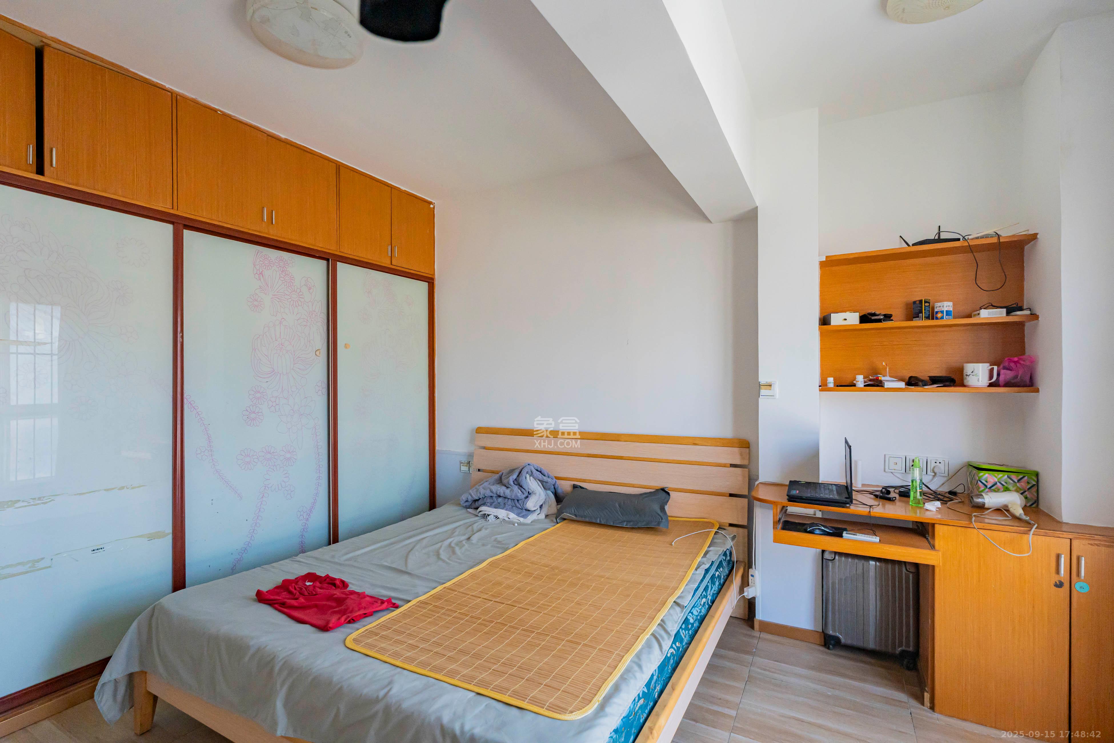 伍家岭生活广场  1室1厅1卫    26.8万 伍家岭生活广场  1室1厅1卫    26.8万卧室