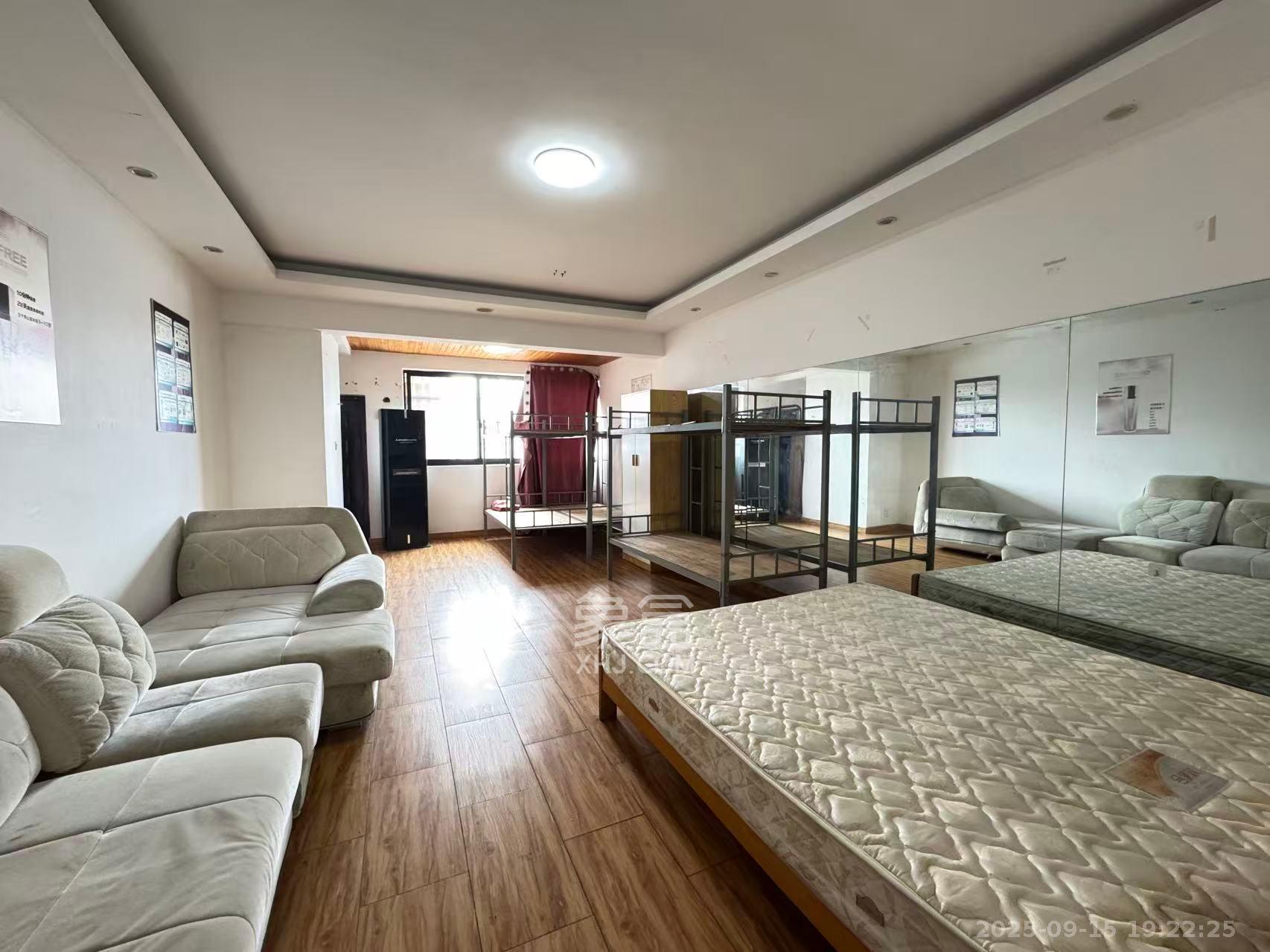 迎新佳苑  1室2厅2卫    3300.0元/月 迎新佳苑  1室2厅2卫    3300.0元/月室内图