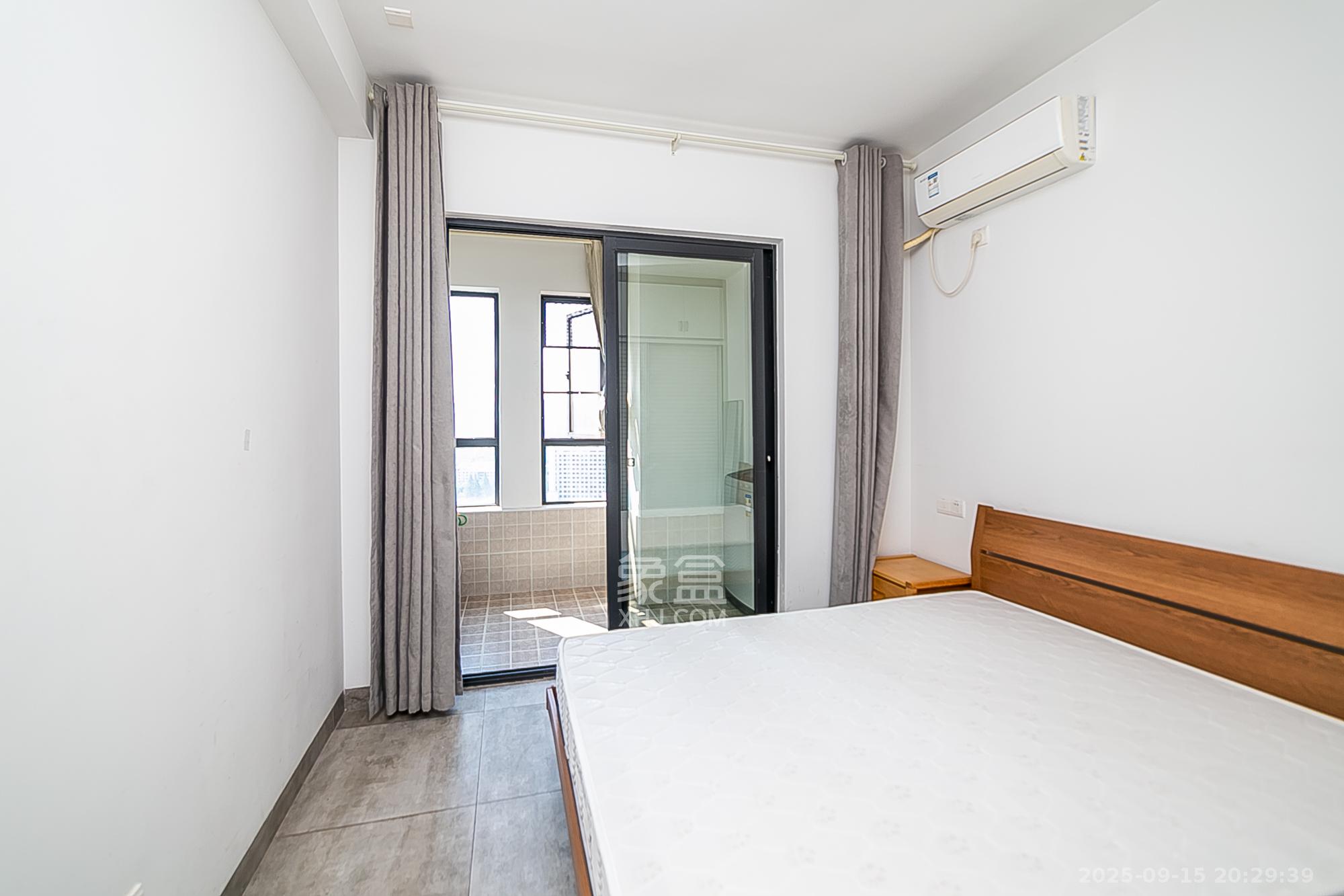 天鸿天府(天鸿中央大院)  2室1厅1卫    74.6万 天鸿天府(天鸿中央大院)  2室1厅1卫    74.6万卧室