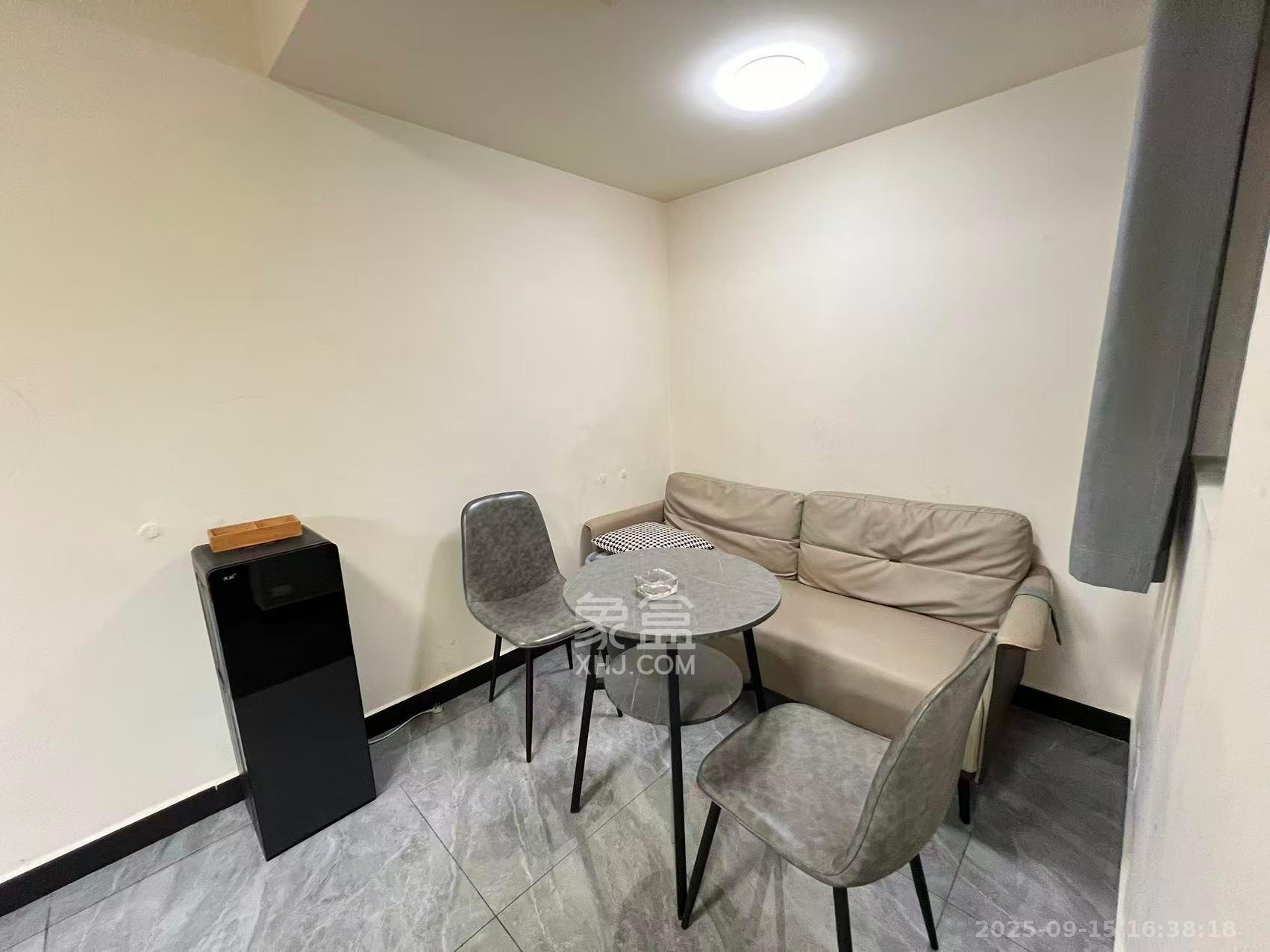 东方芙蓉  4室2厅2卫    5500.0元/月室内图