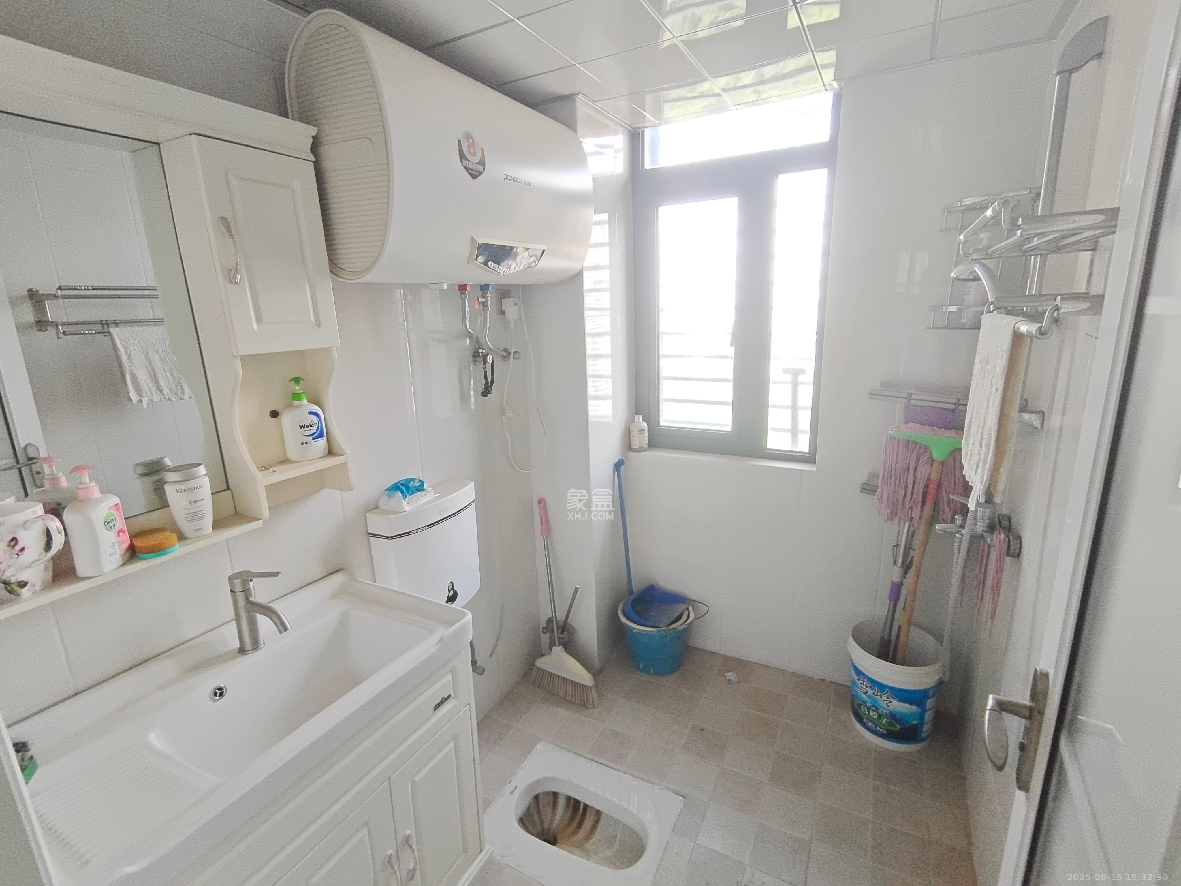 藏珑湖上国际花园  3室2厅2卫    3500.0元/月室内图