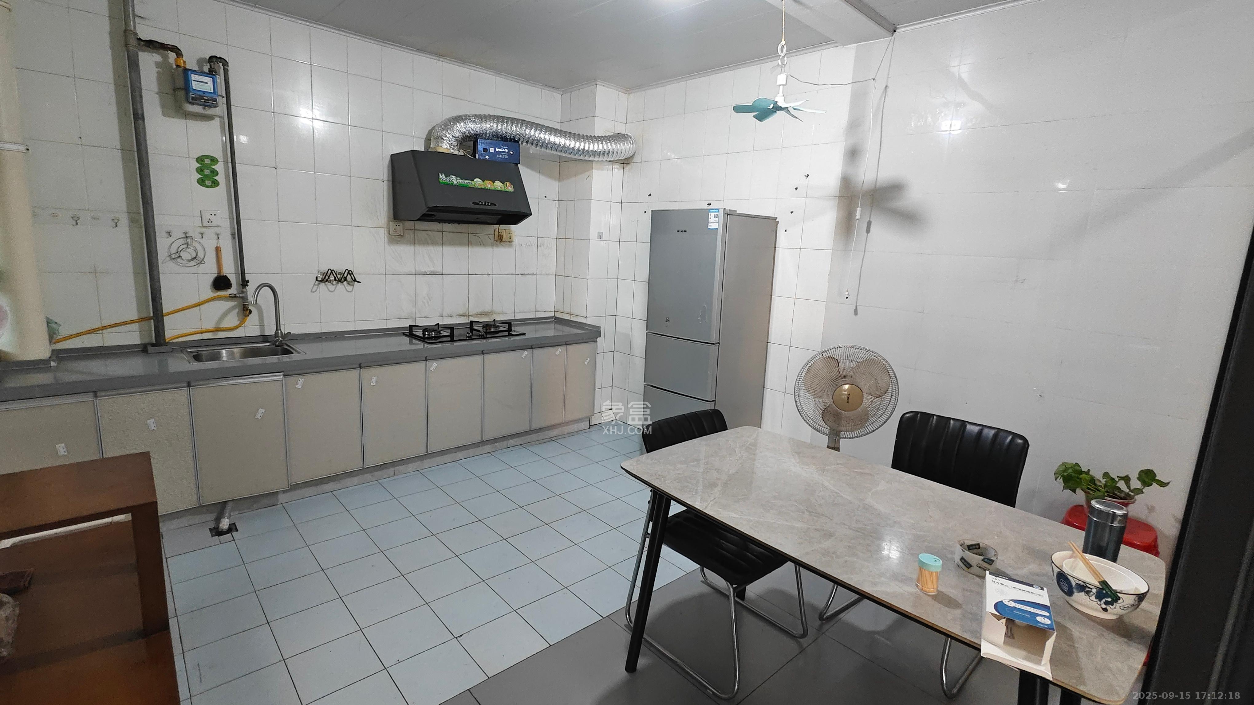 金色华庭  3室2厅2卫    3500.0元/月 金色华庭  3室2厅2卫    3500.0元/月室内图