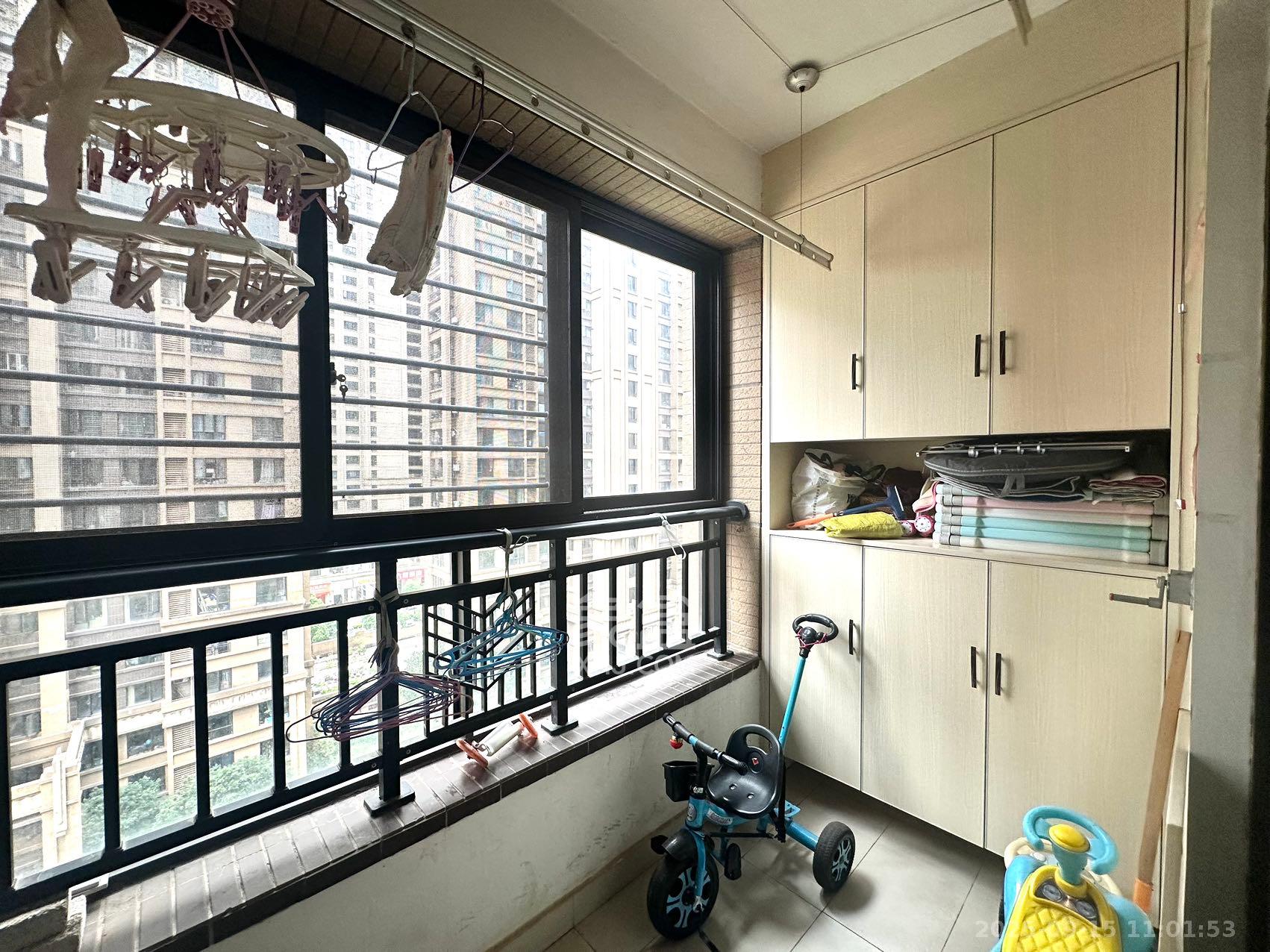 中海国际二期  3室2厅2卫    1900.0元/月室内图