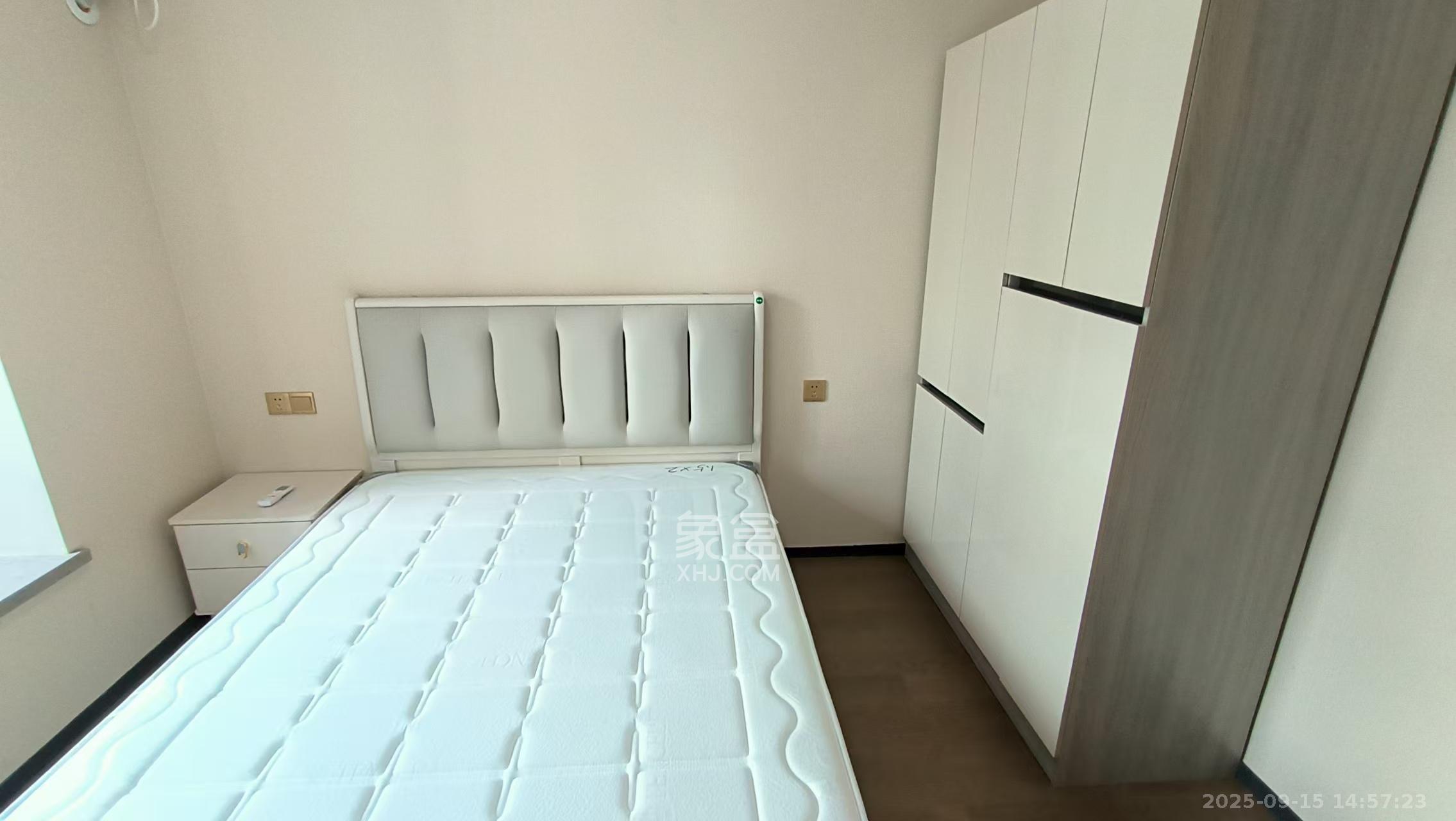 中海阅麓山一期  3室2厅2卫   2900.00元/月室内图