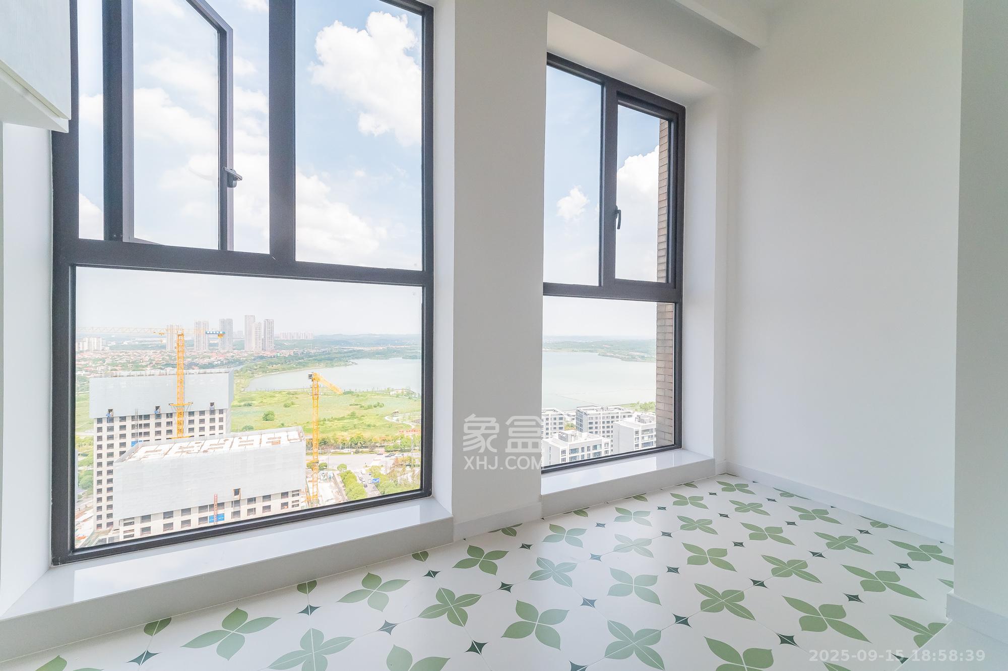 水岸世景  2室2厅1卫    59.8万阳台