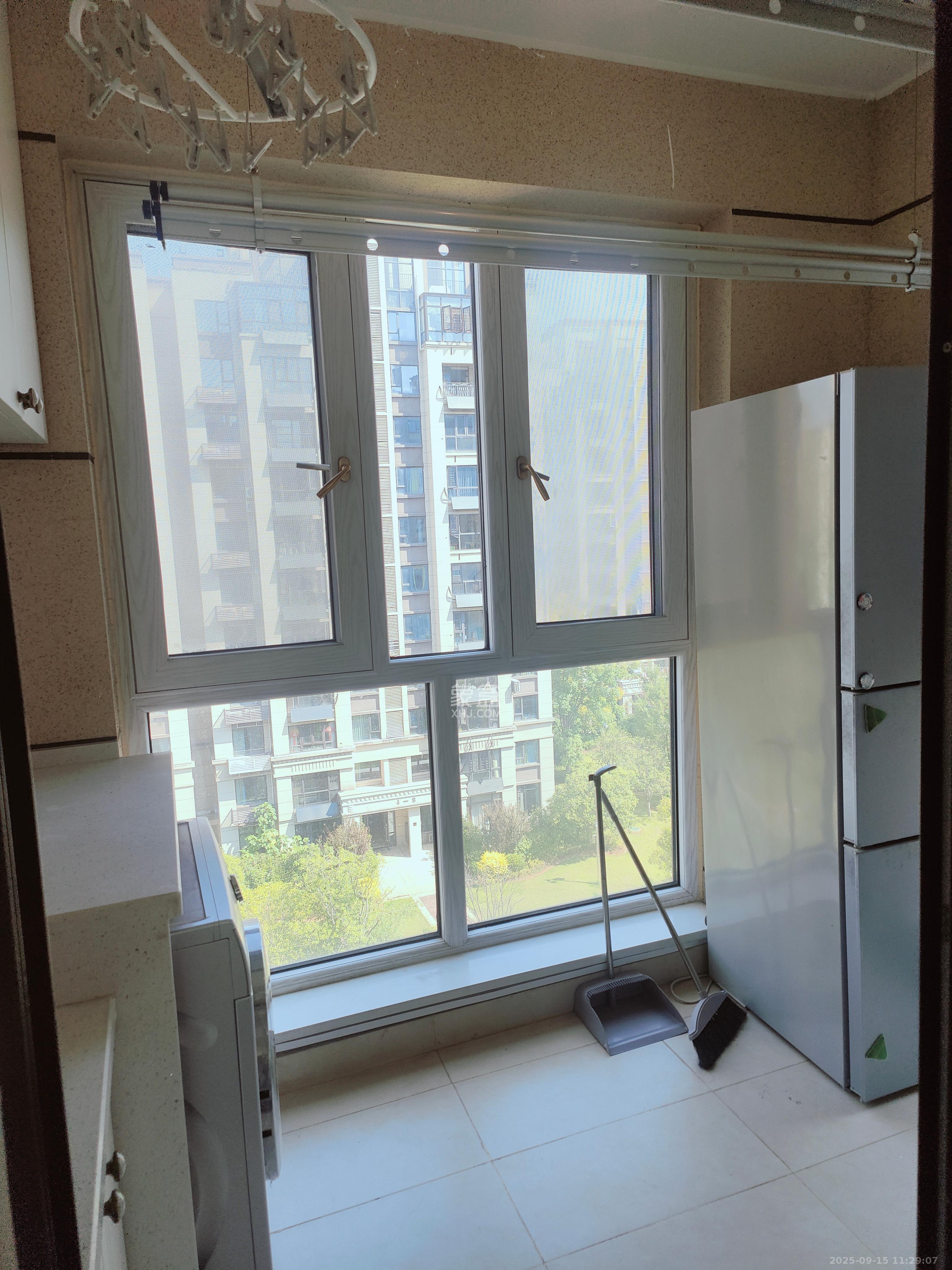 中海新城熙岸(中信新城五期)  3室2厅1卫    2400.0元/月 中海新城熙岸(中信新城五期)  3室2厅1卫    2400.0元/月室内图