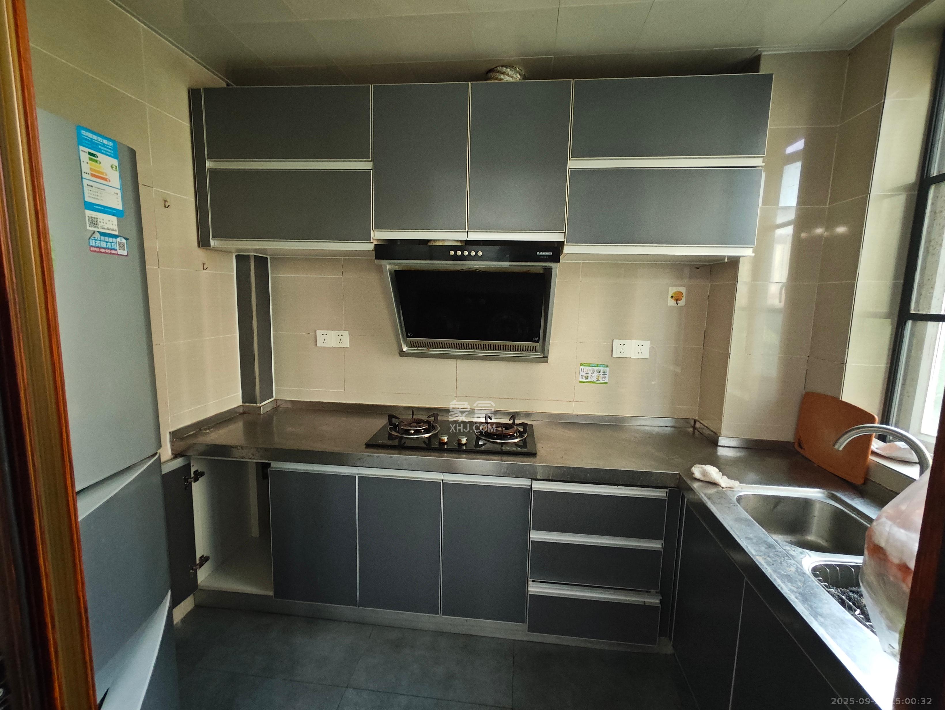 新城新世界一二三期 3室2厅1卫 2300.0元/月 新城新世界一二三期 3室2厅1卫 2300.0元/月室内图