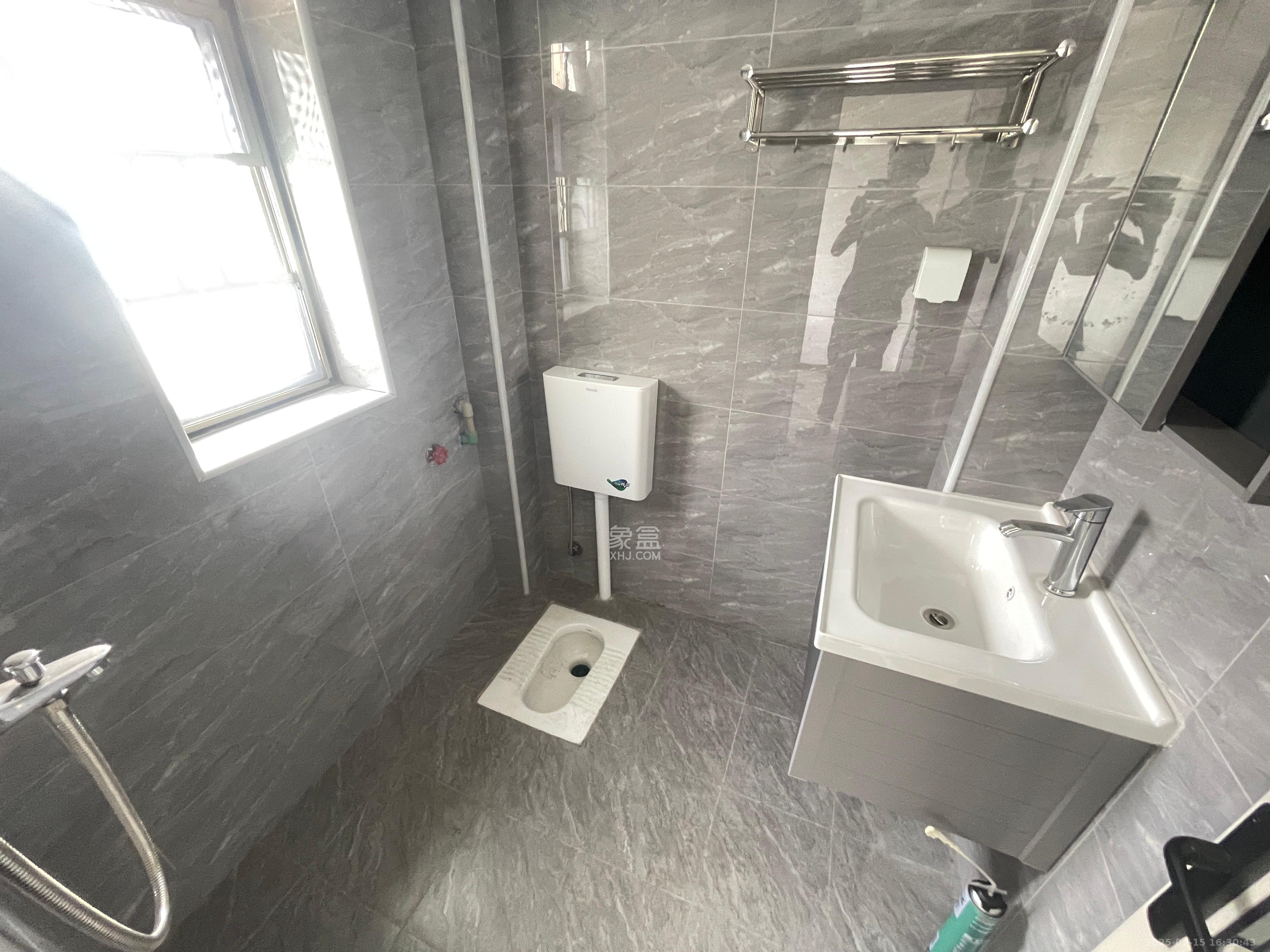 南园小区  3室2厅2卫    2200.0元/月室内图