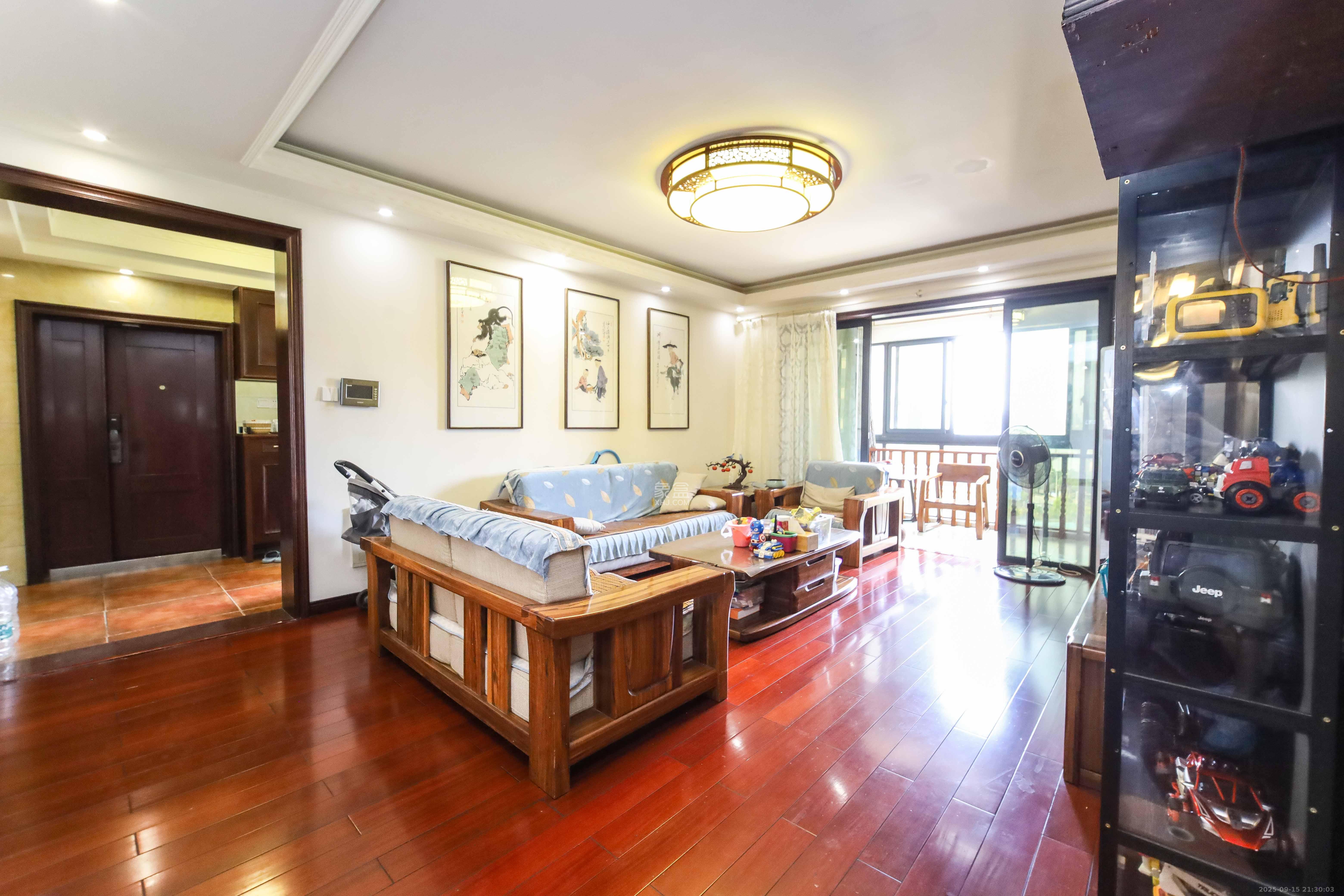 长房白沙湾  4室2厅2卫    175.0万 长房白沙湾  4室2厅2卫    175.0万客厅