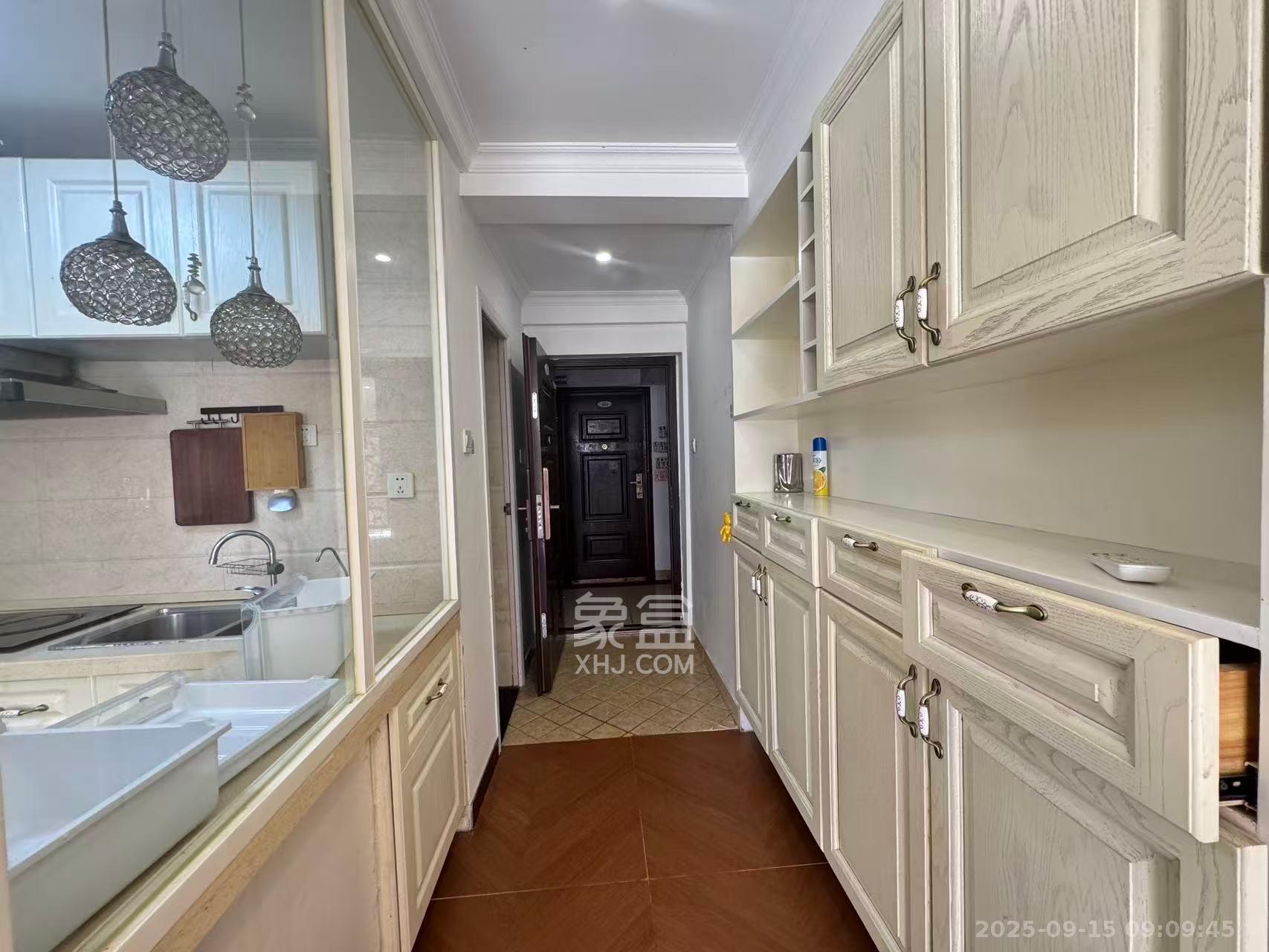 麓谷明珠  1室1厅1卫    1800.0元/月室内图