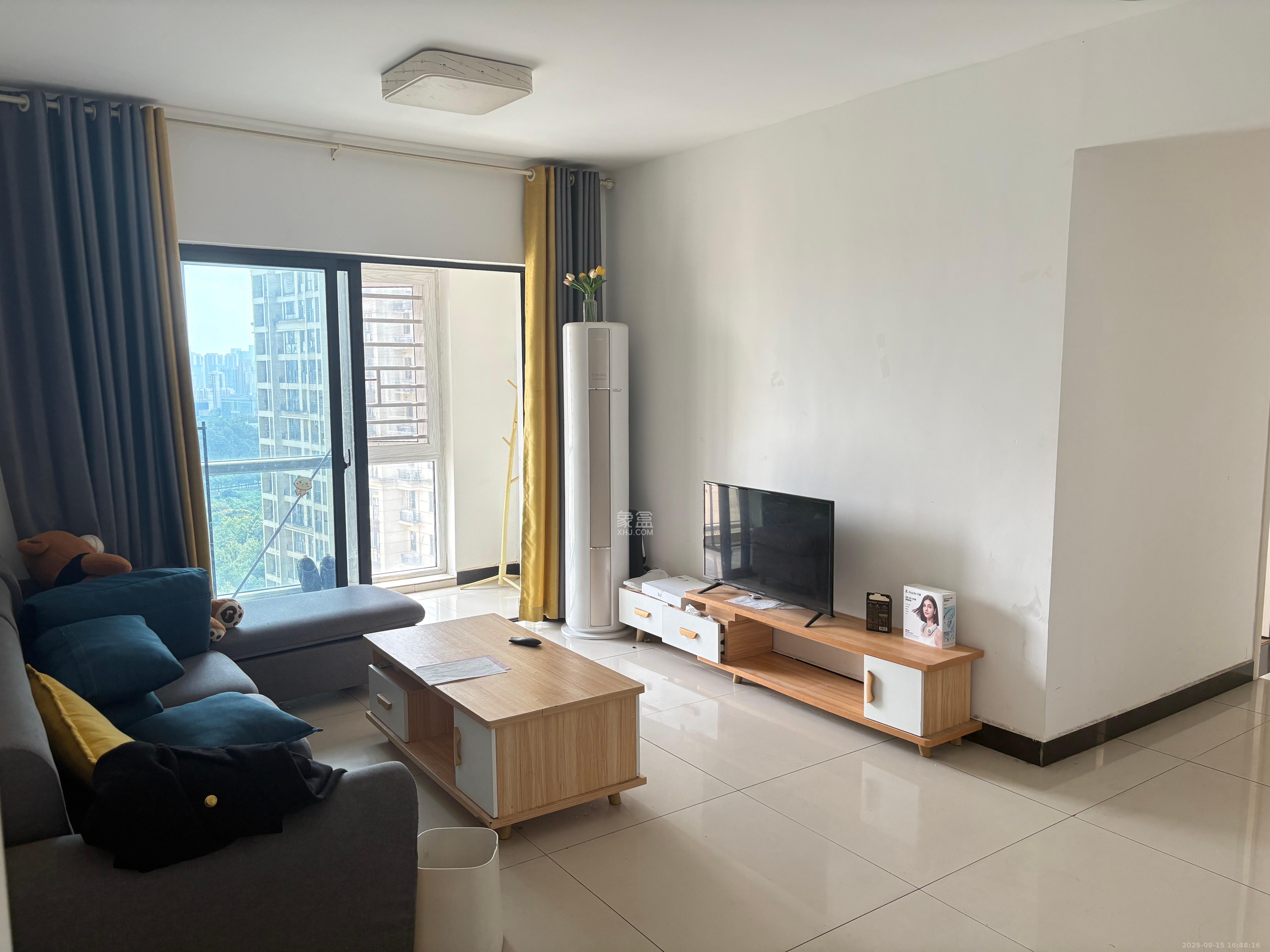 荣泰广场 3室2厅1卫 2400.0元/月 荣泰广场 3室2厅1卫 2400.0元/月室内图