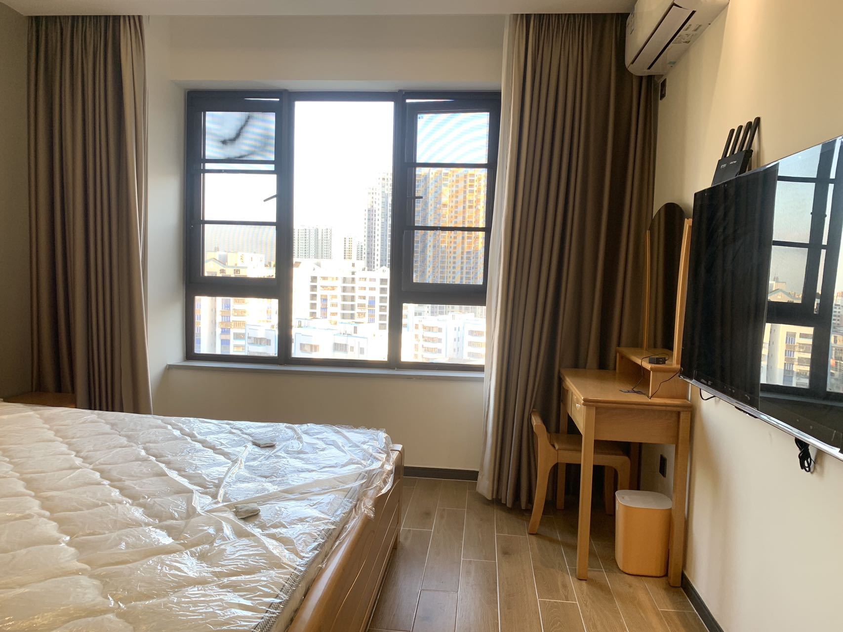 海航豪庭南苑 3室2厅1卫 275.0万 海航豪庭南苑 3室2厅1卫 275.0万客厅