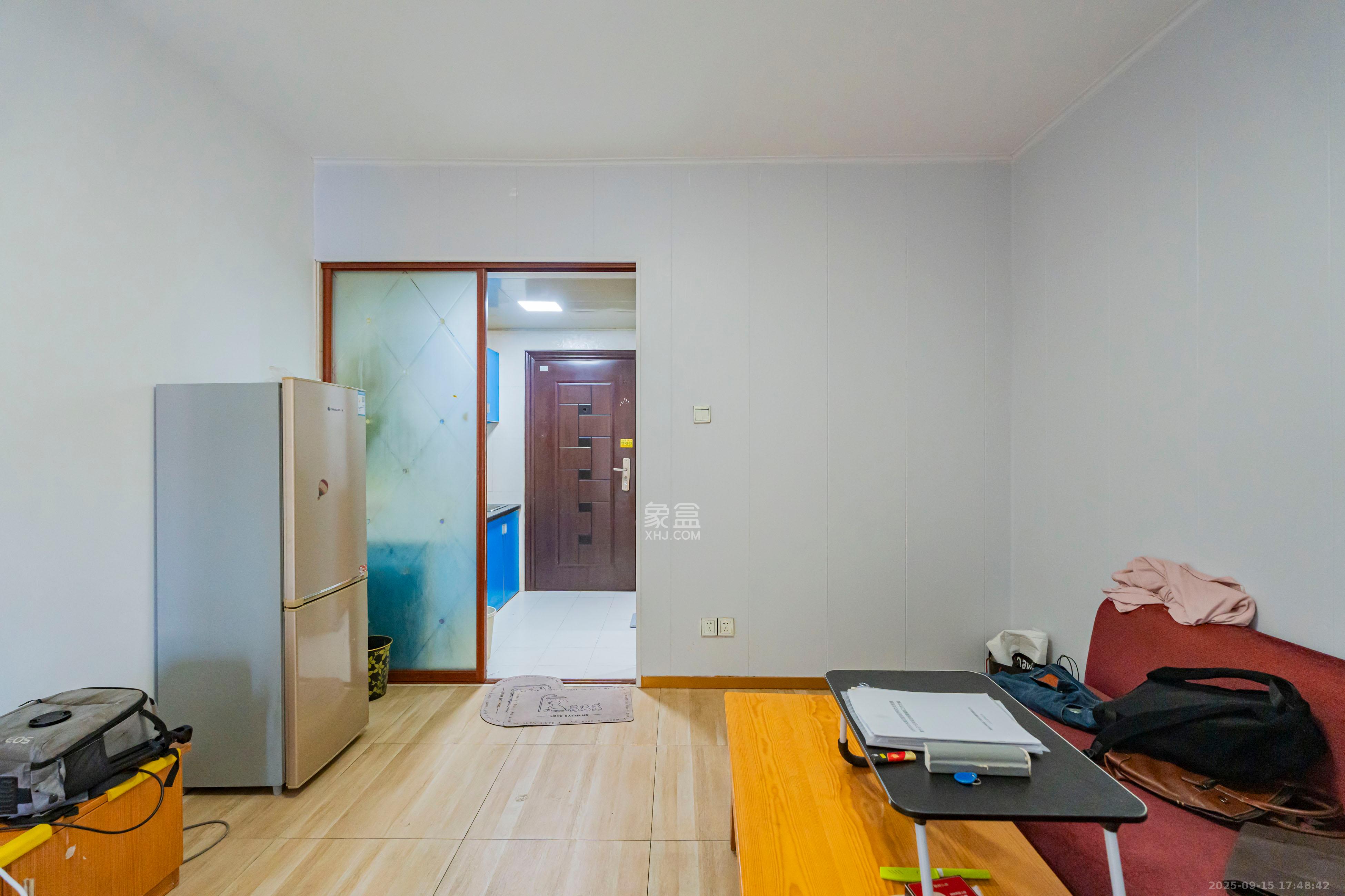 伍家岭生活广场  1室1厅1卫    26.8万 伍家岭生活广场  1室1厅1卫    26.8万客厅