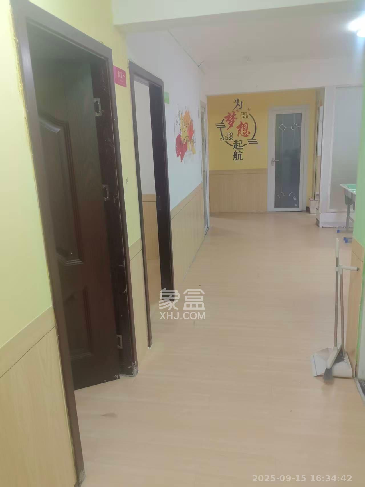 丽发新城  3室2厅1卫    2000.0元/月