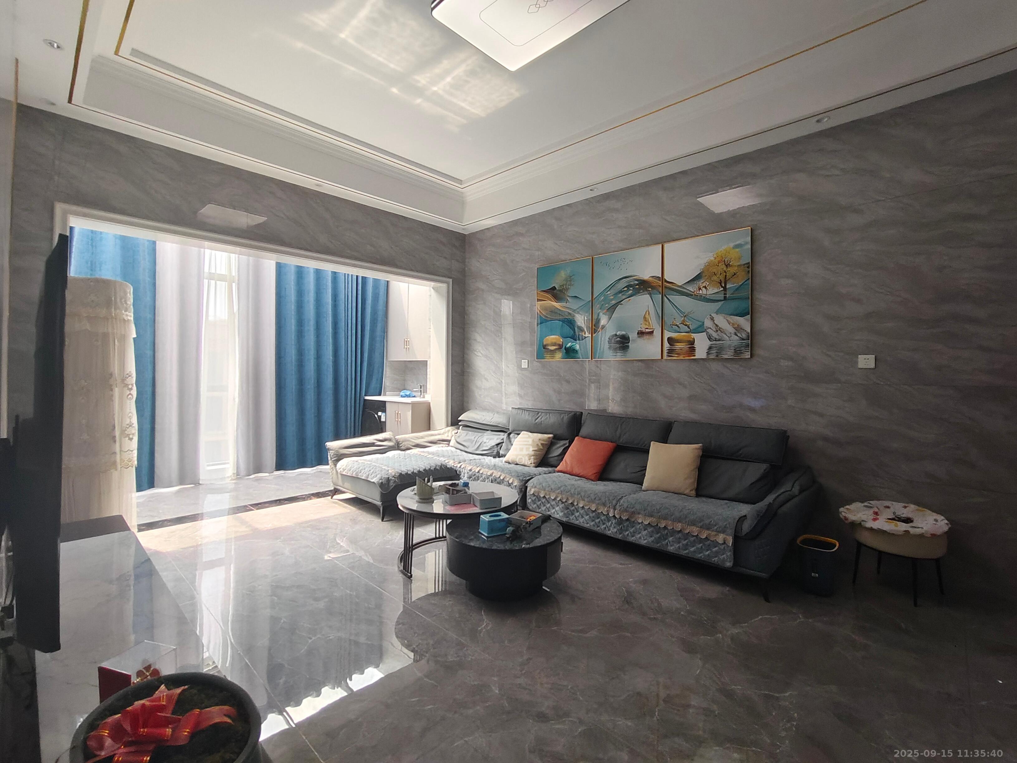 深业睿城 4室2厅2卫 3400.0元/月 深业睿城 4室2厅2卫 3400.0元/月室内图