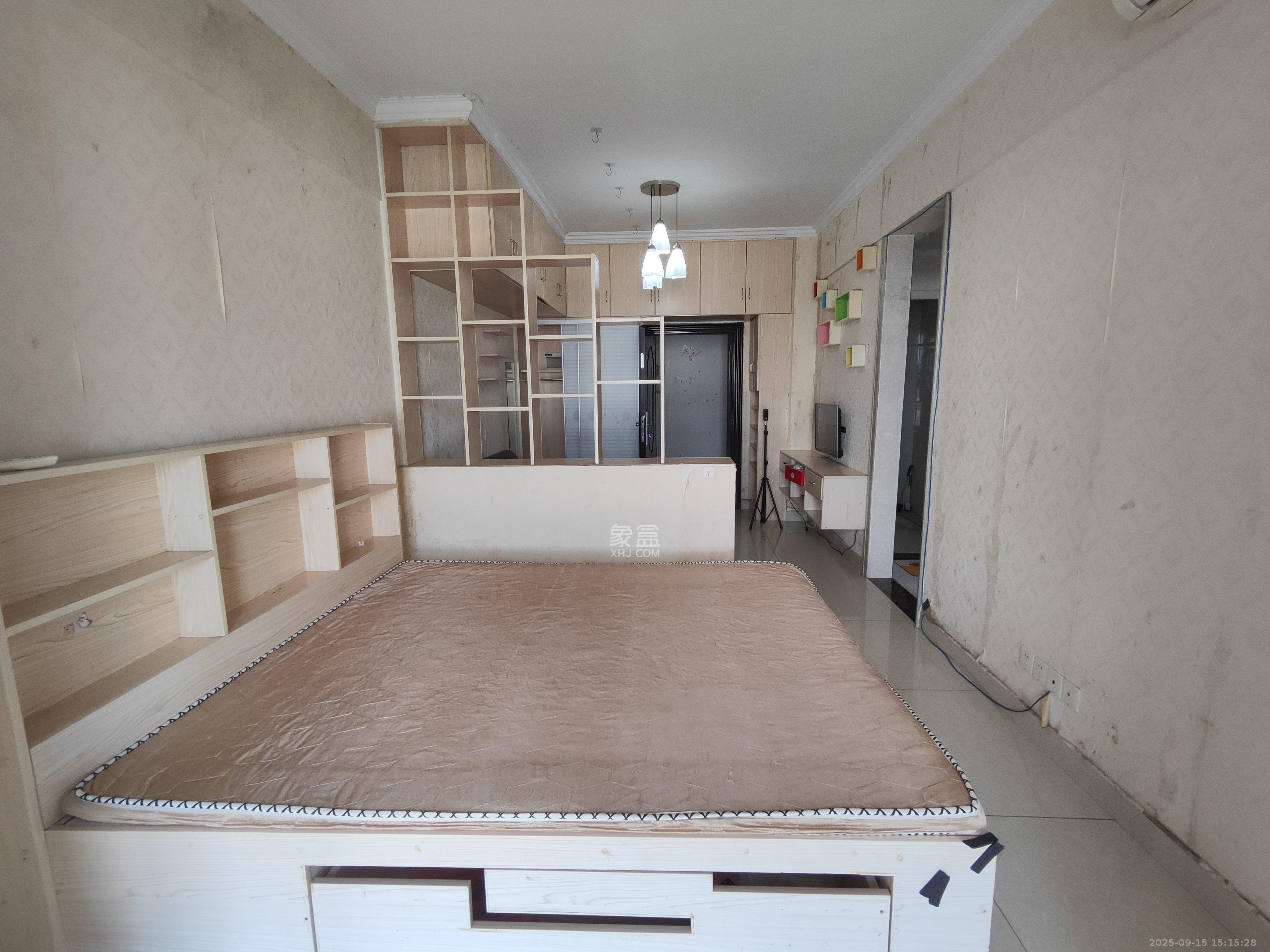 爵士湘 1室1厅1卫 1300.0元/月 爵士湘 1室1厅1卫 1300.0元/月室内图