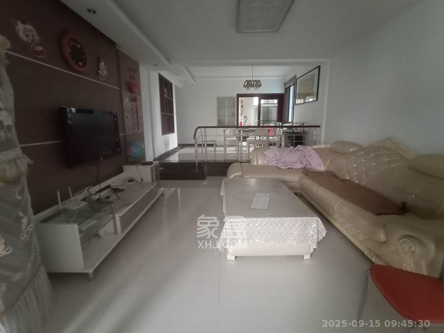 美林景园 3室2厅1卫 3200.0元/月 美林景园 3室2厅1卫 3200.0元/月室内图